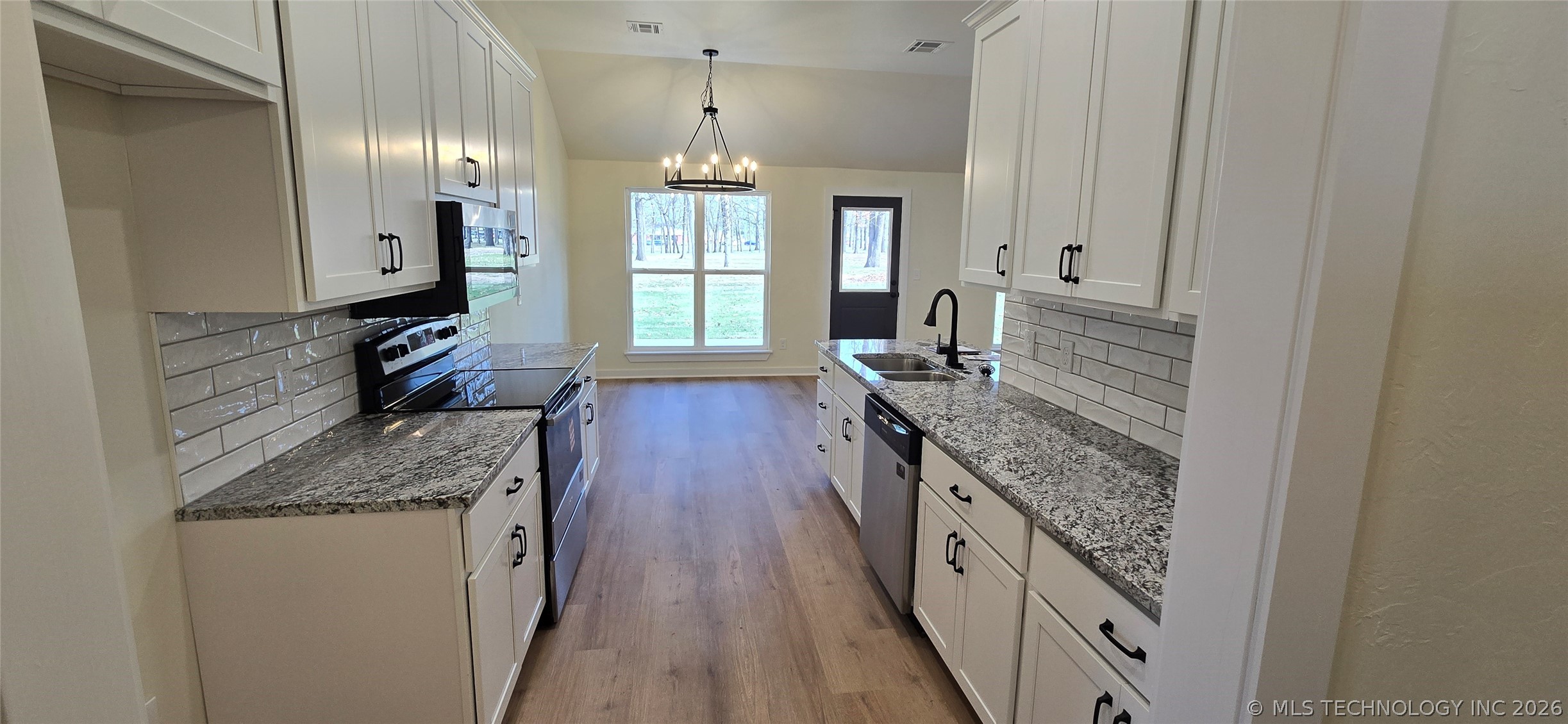529 E Oak Tree Avenue Property Photo 19