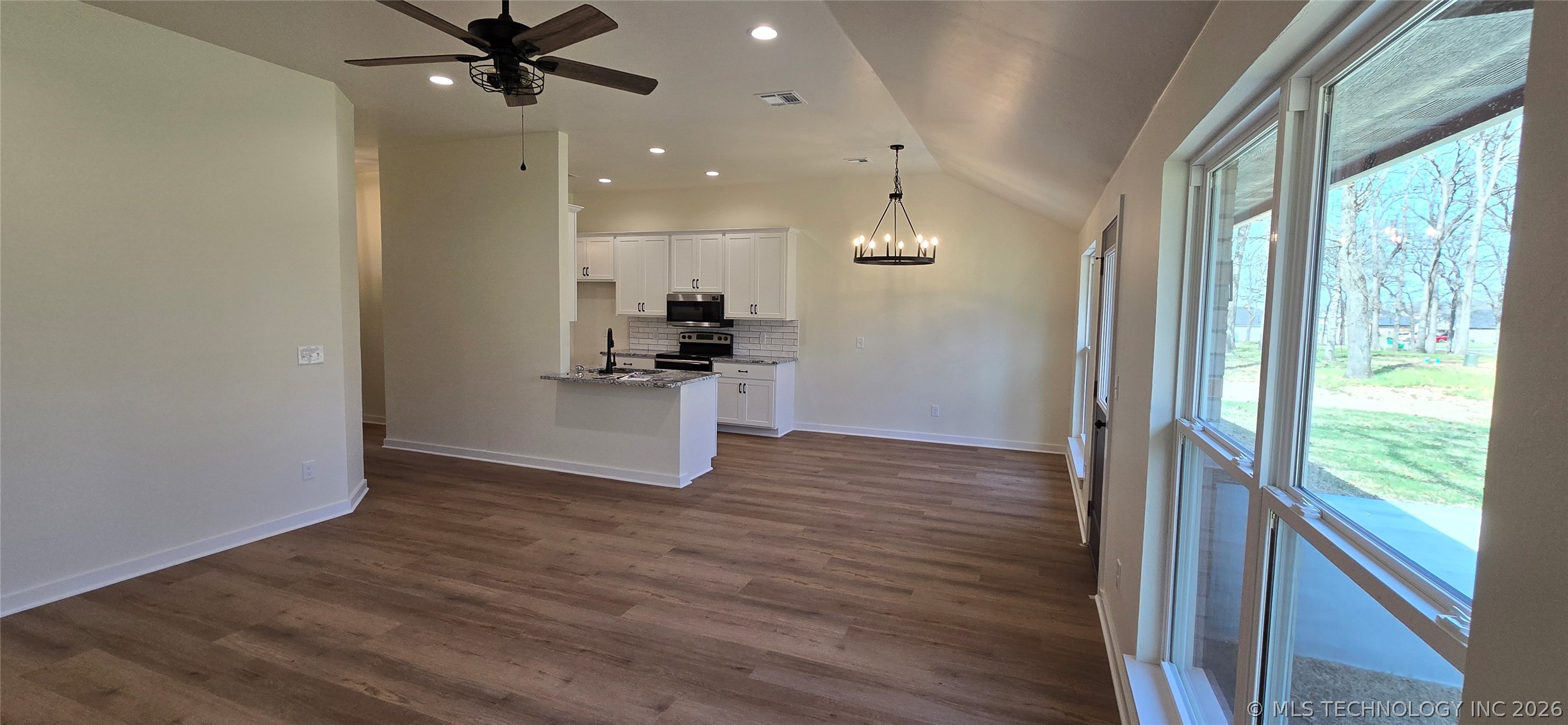 529 E Oak Tree Avenue Property Photo 23