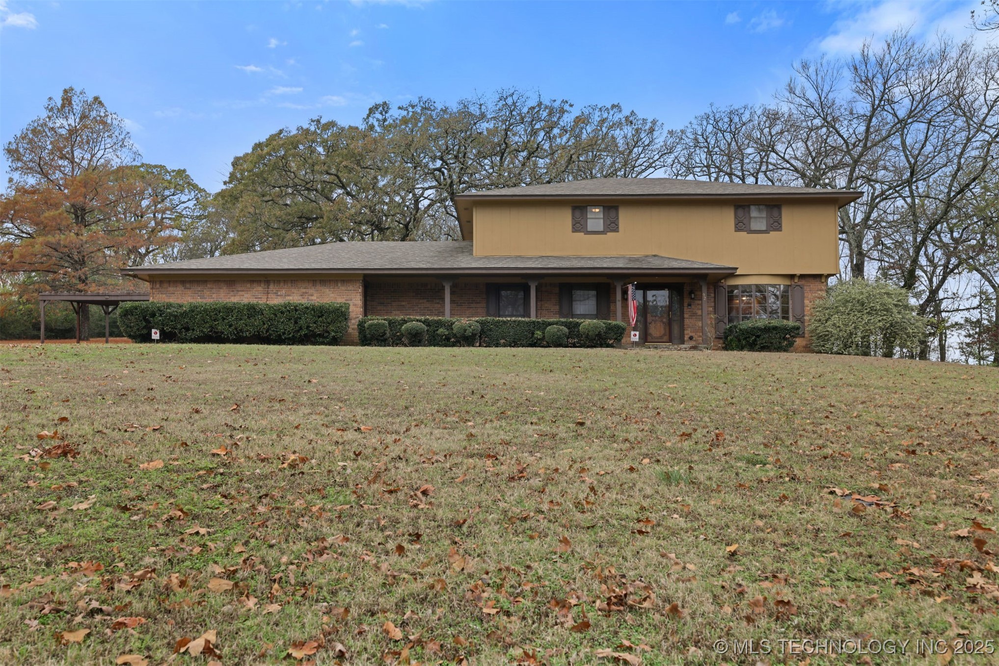 921 Crooked Oak Drive Property Photo 1