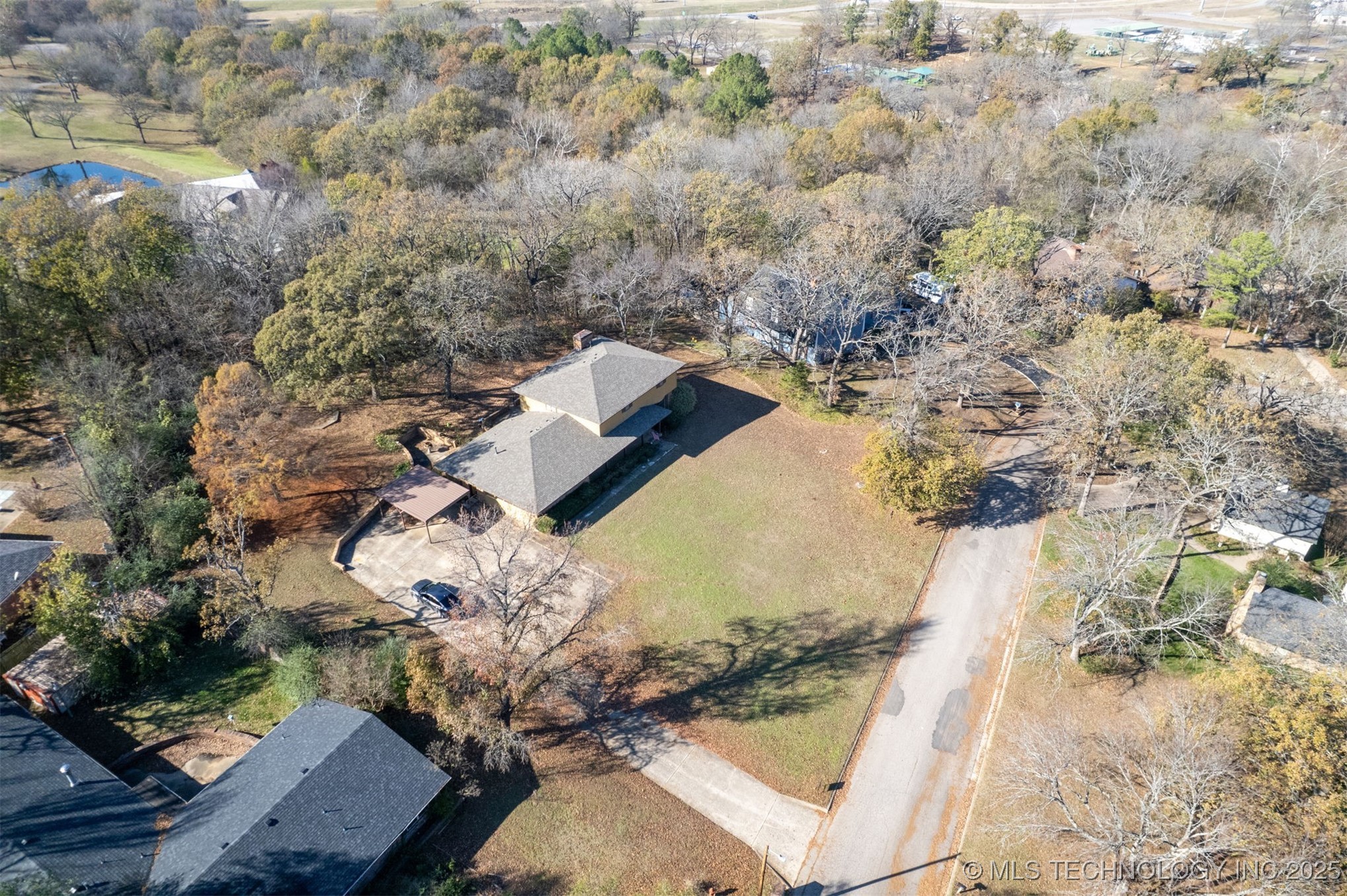 921 Crooked Oak Drive Property Photo 37