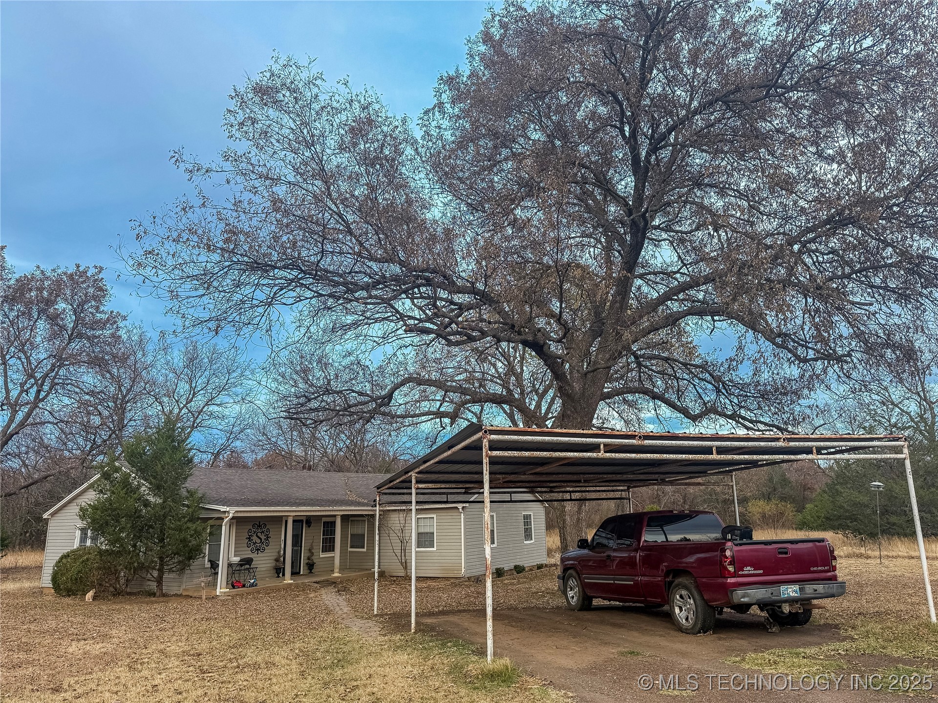 300490 E 1800 Road Property Photo 2