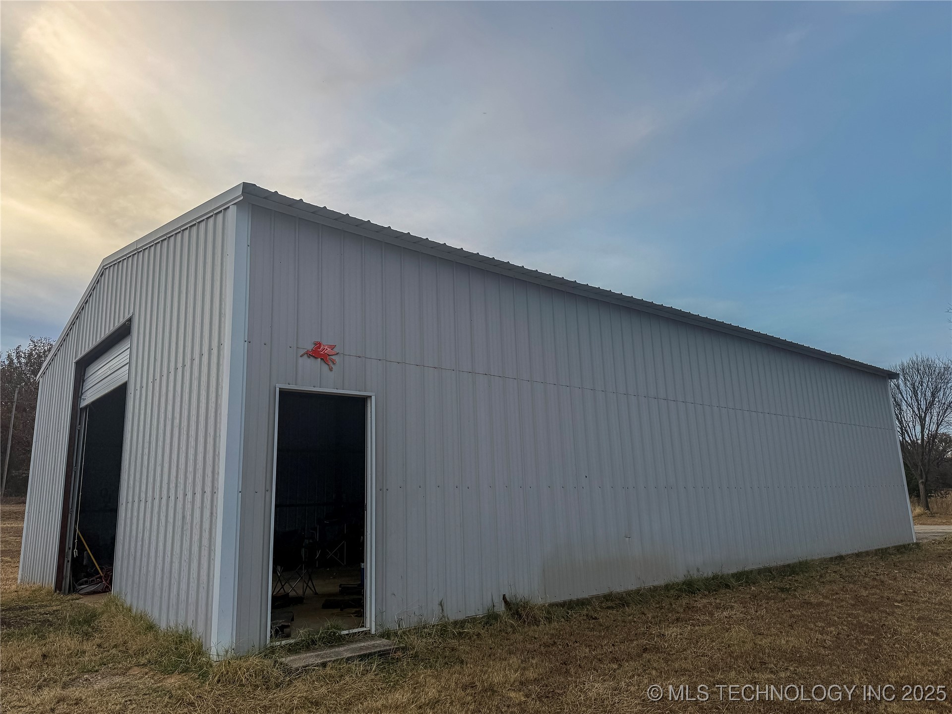 300490 E 1800 Road Property Photo 3
