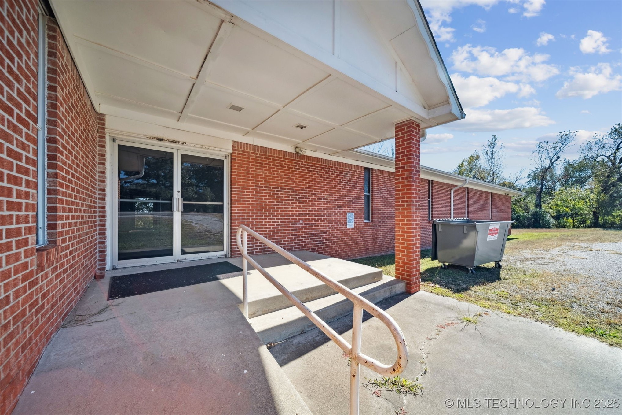 720 S Main Street Property Photo 8