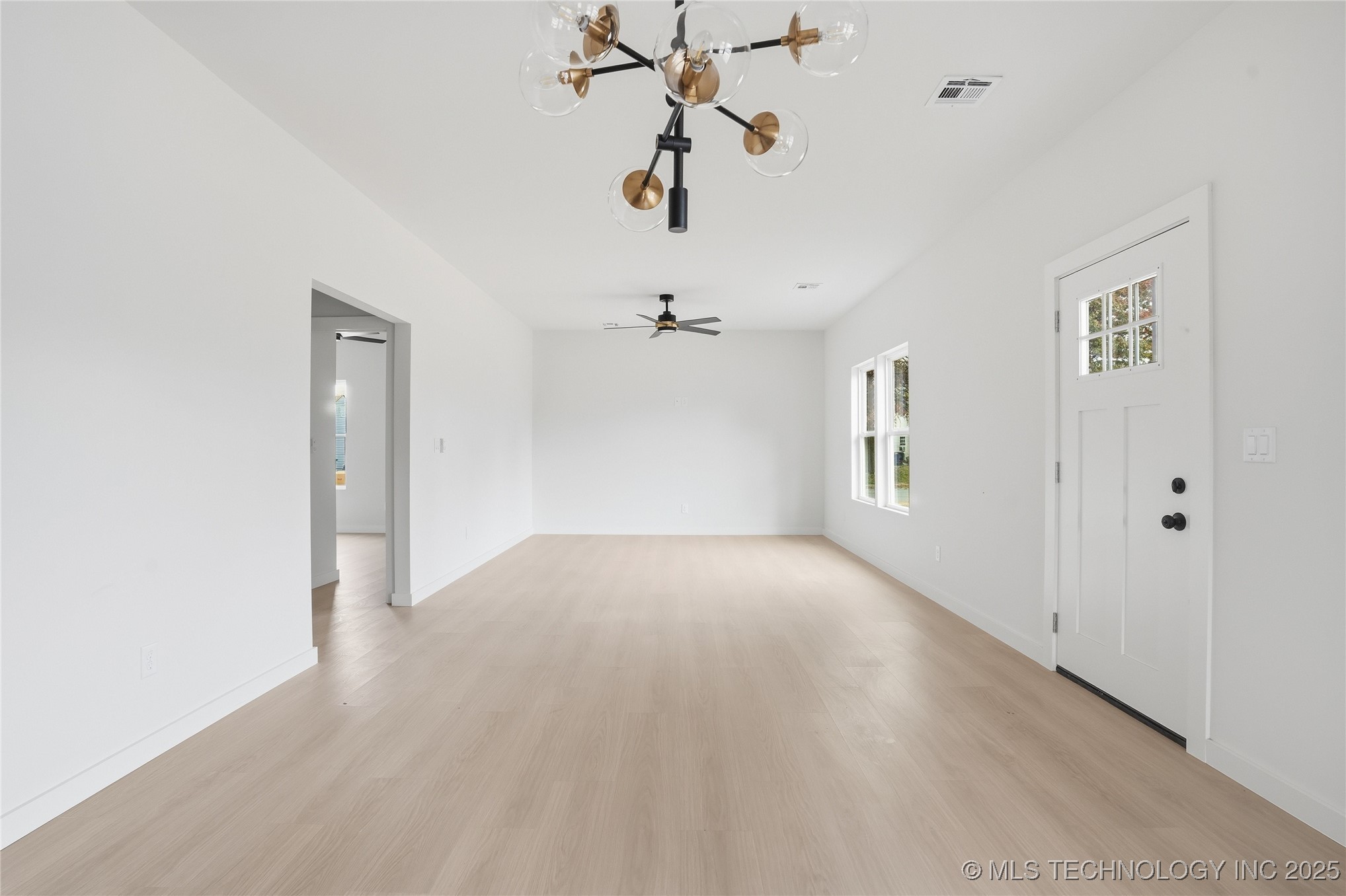 4729 E King Street Property Photo 8