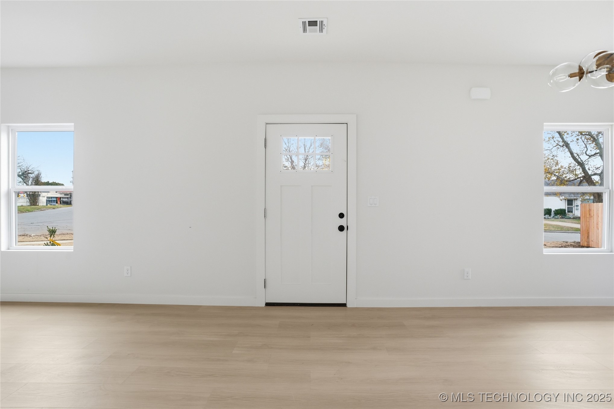 4729 E King Street Property Photo 9
