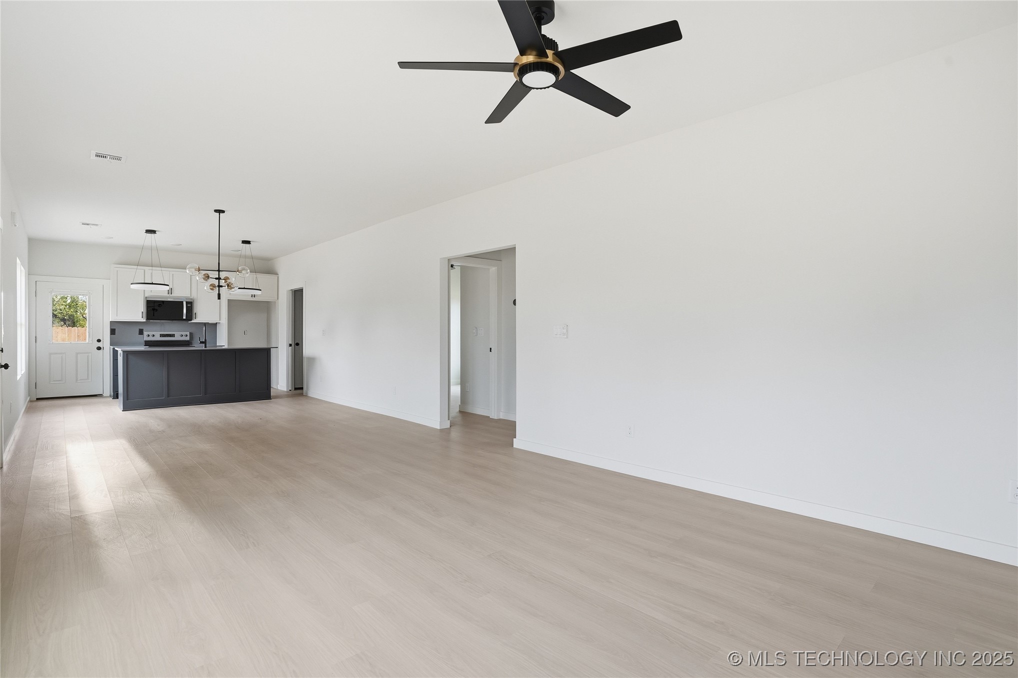 4729 E King Street Property Photo 10