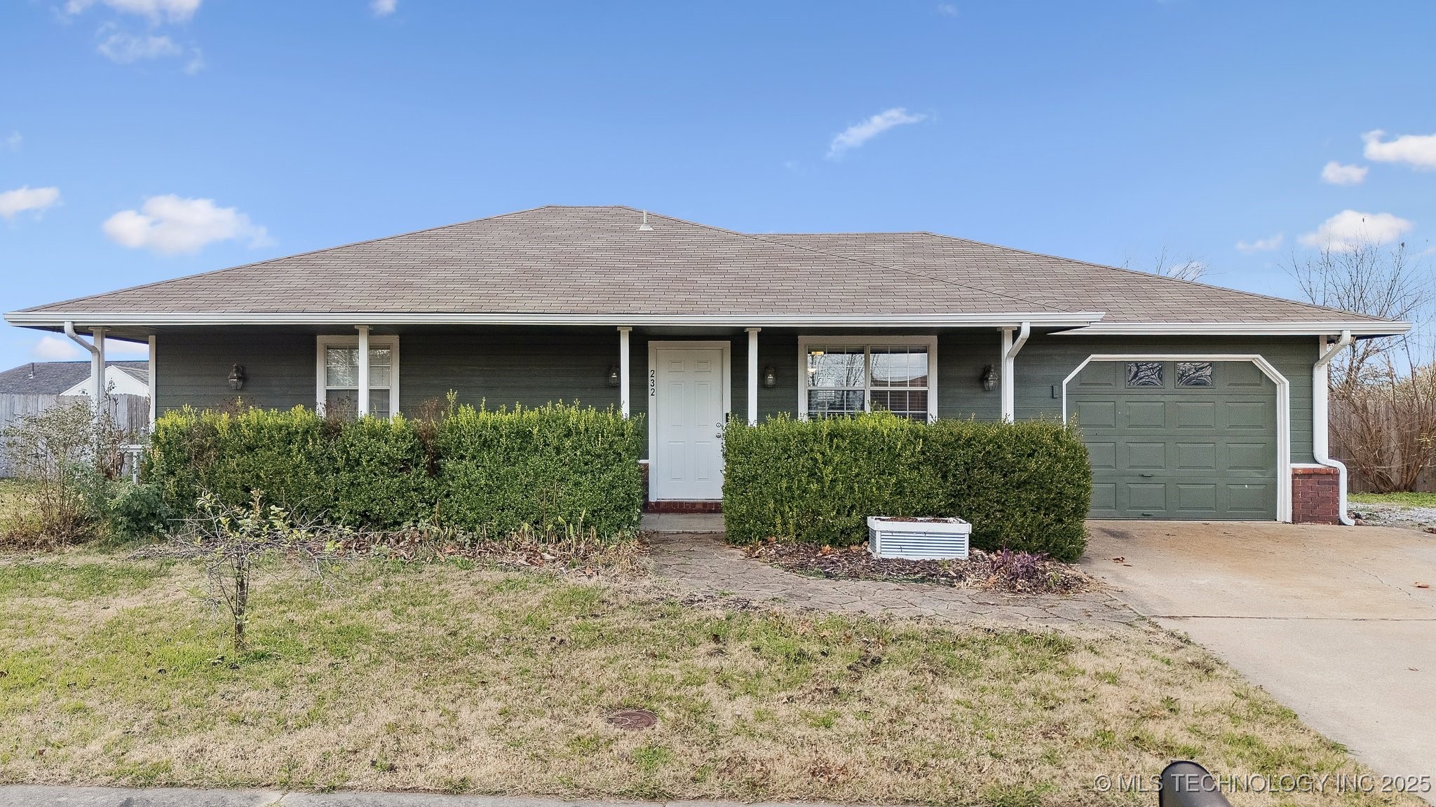 232 Eastmanor Circle Property Photo 1