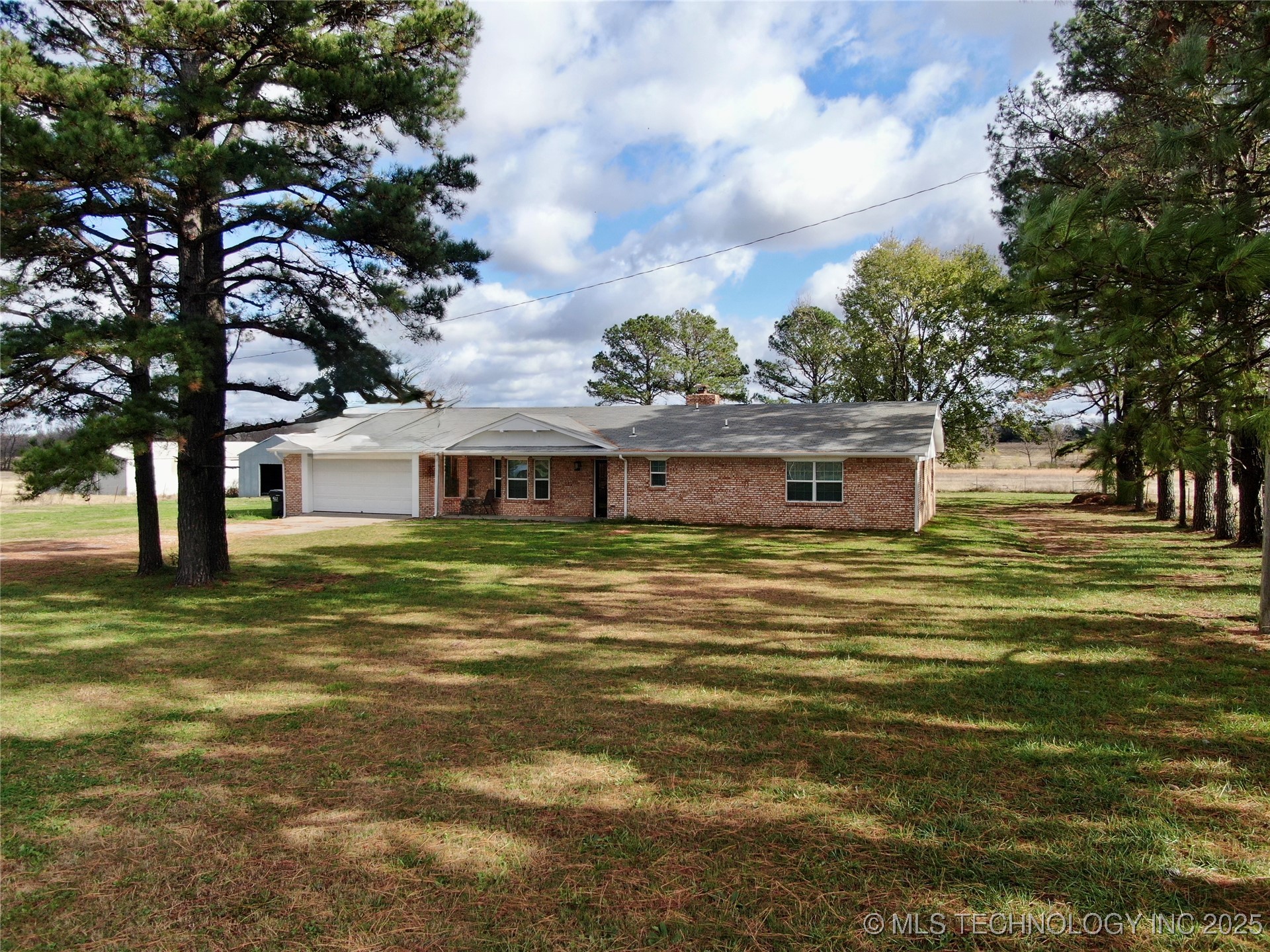 11086 N 368 Road Property Photo 3