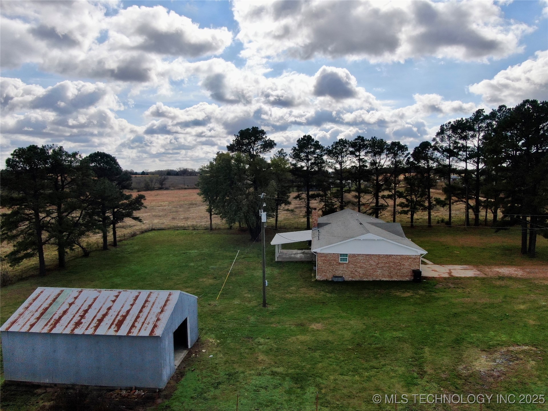 11086 N 368 Road Property Photo 6
