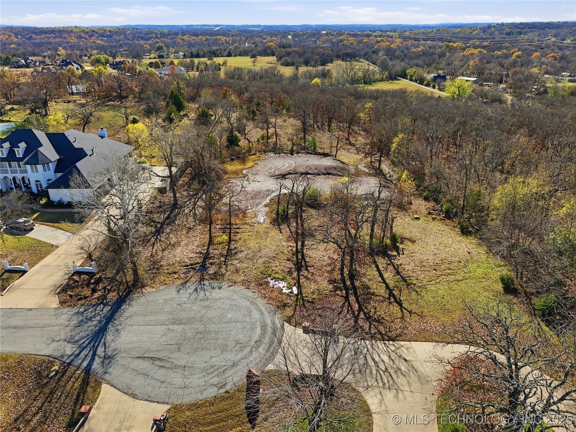5810 Oak Forest Lane Property Photo 1