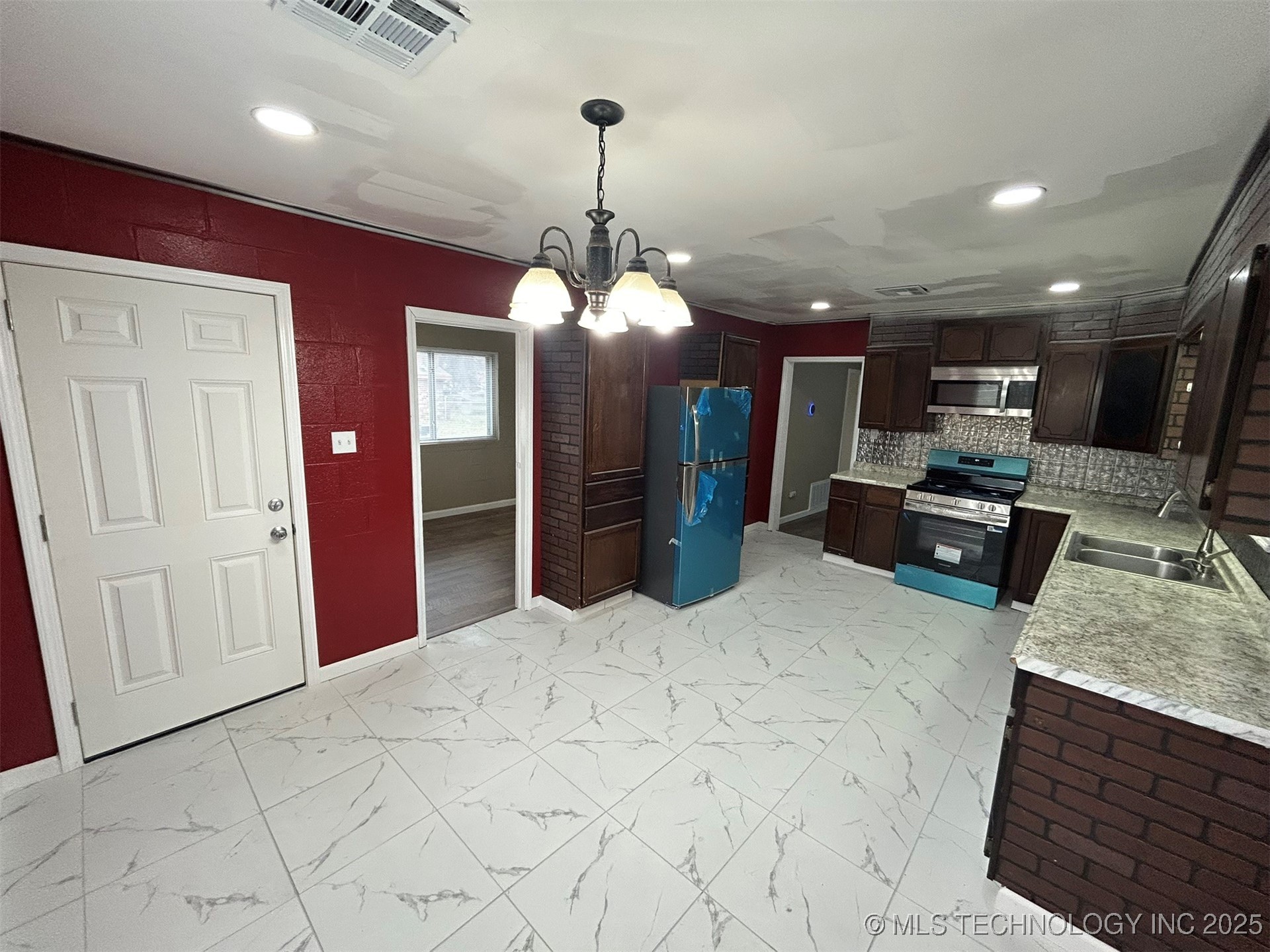 3027 W Cameron Street Property Photo 6