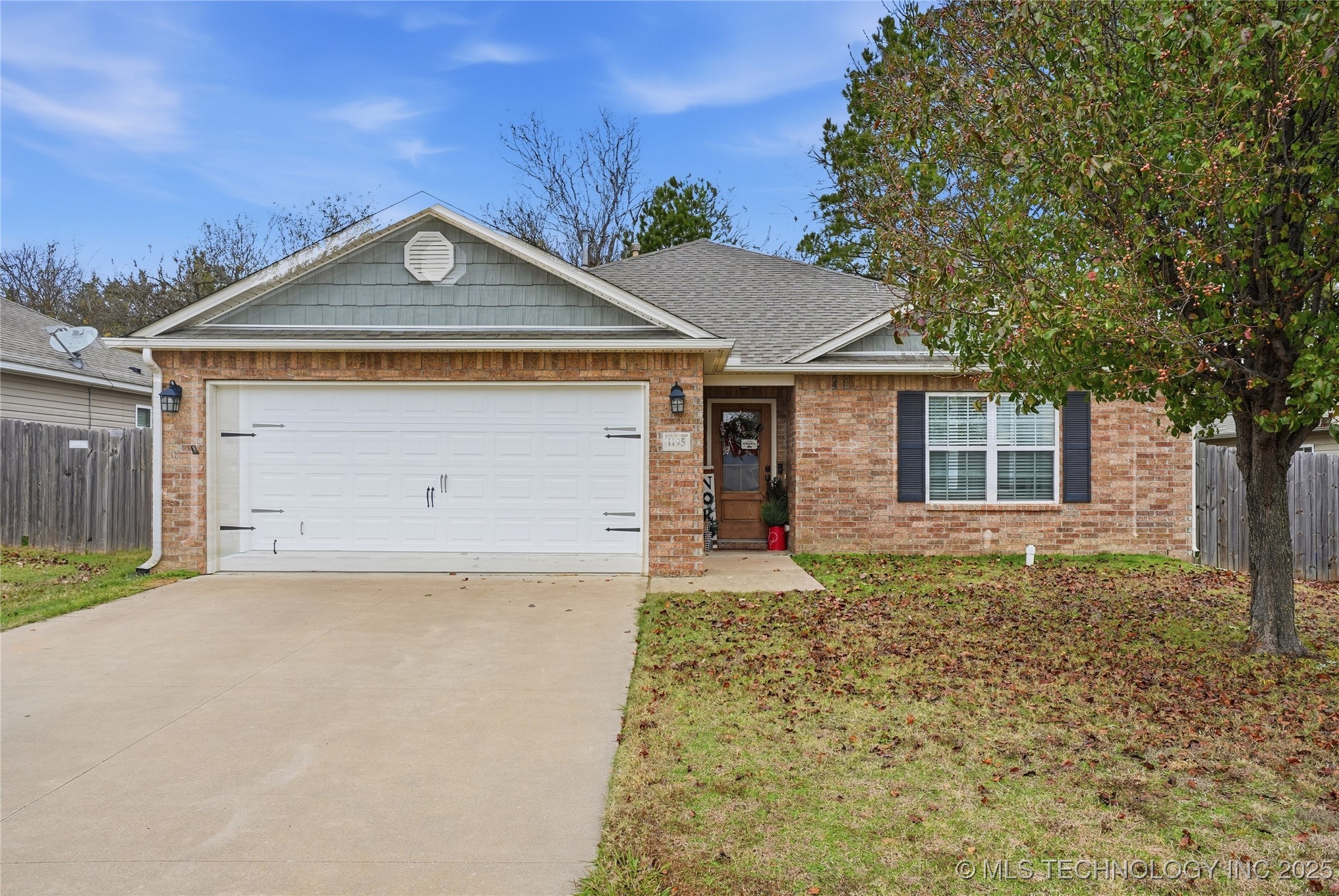 1195 Gunner Loop Property Photo 1