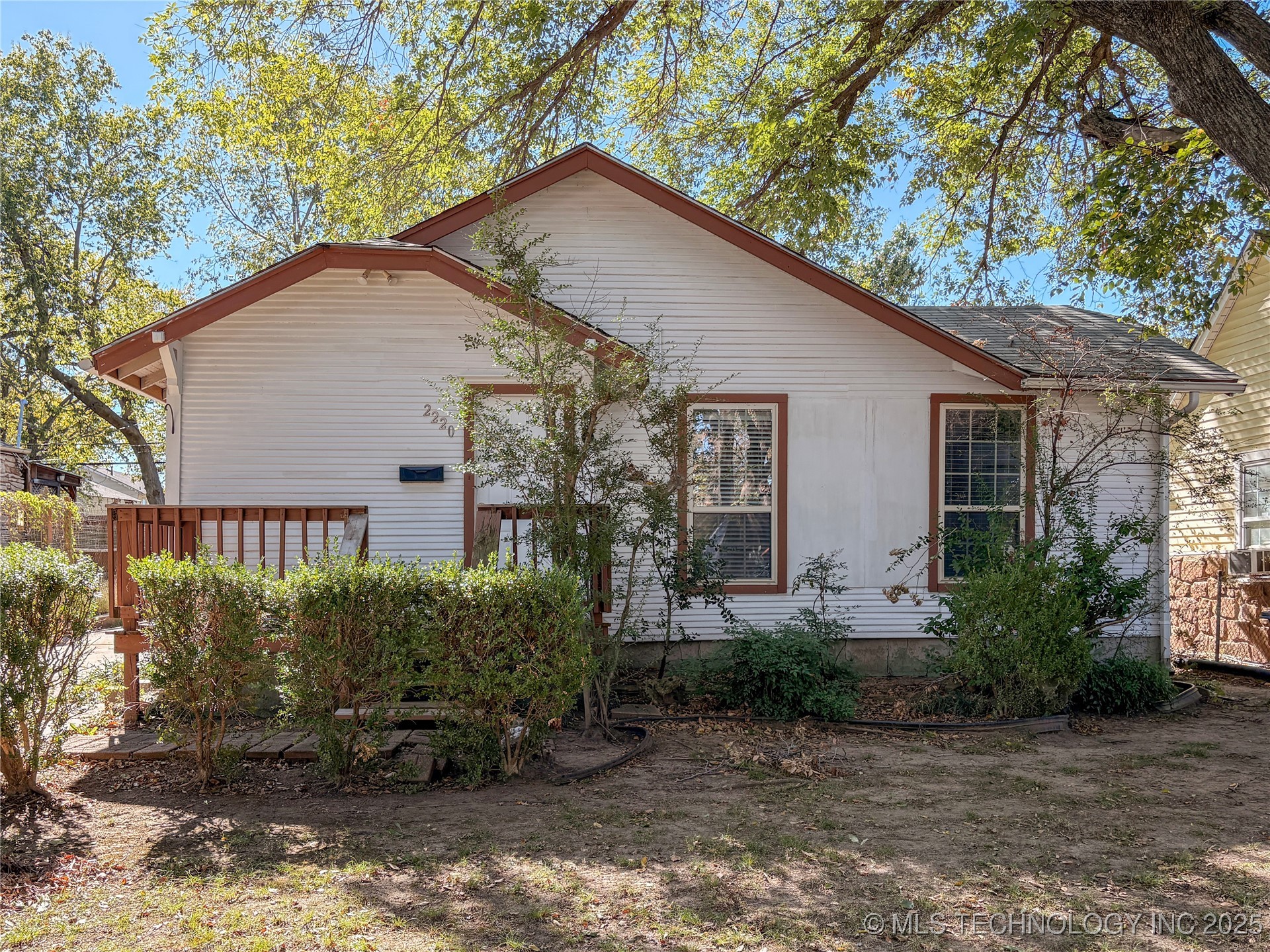 2220 W 40th Street