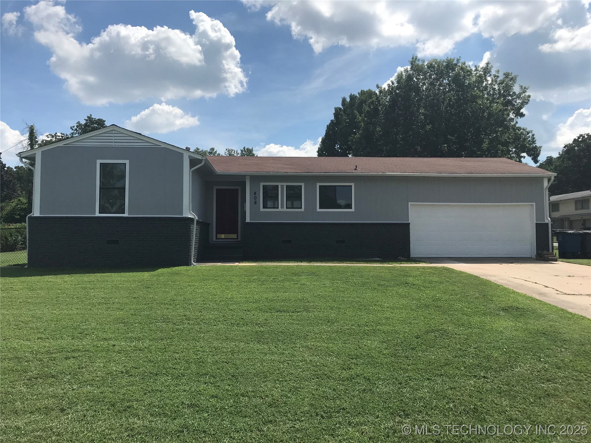 408 E 40th Place North Property Photo 1