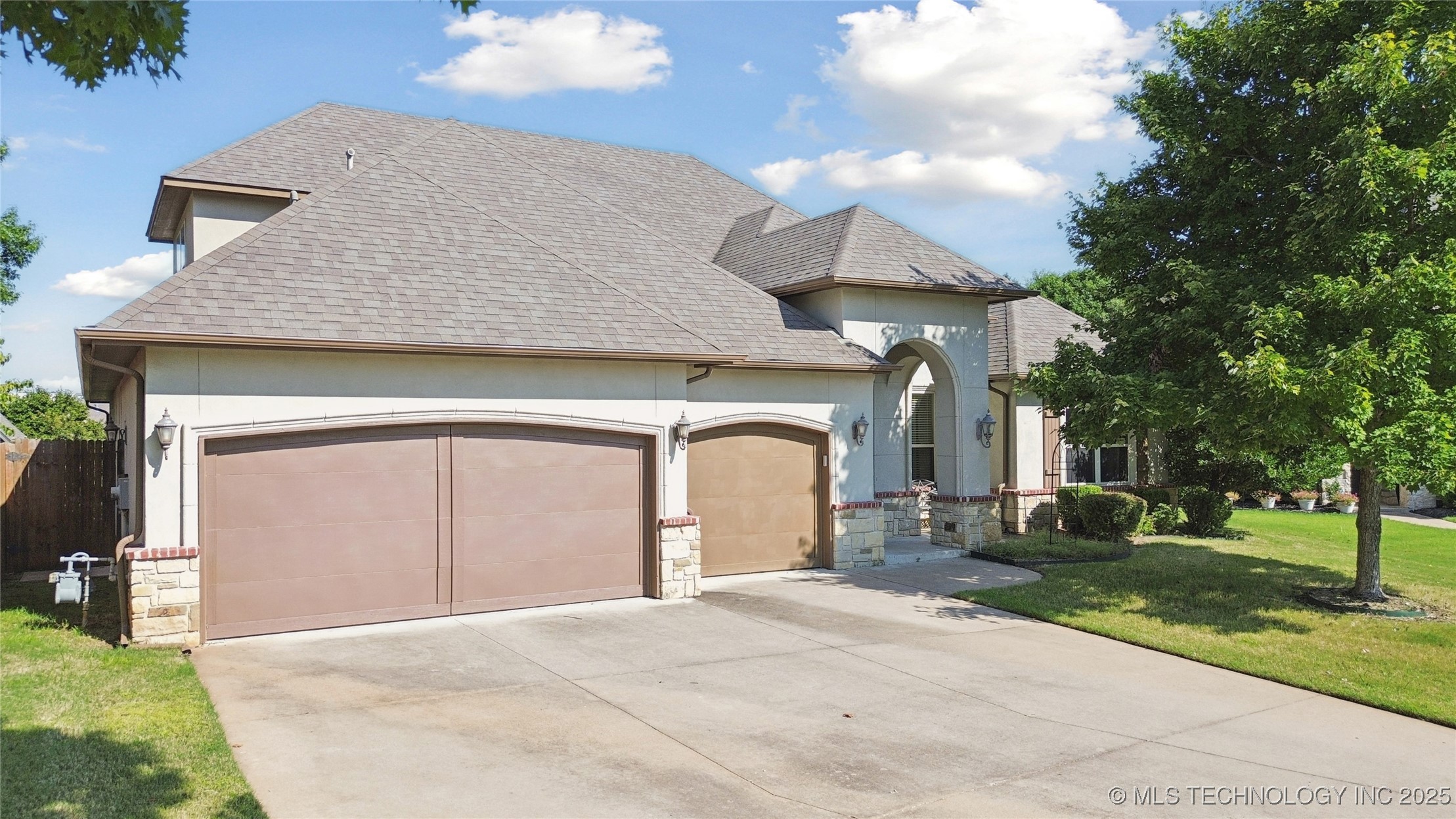 11285 S 73rd Place Property Photo 1