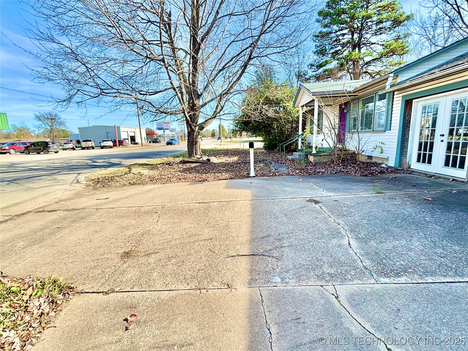 900 E Main Property Photo 4