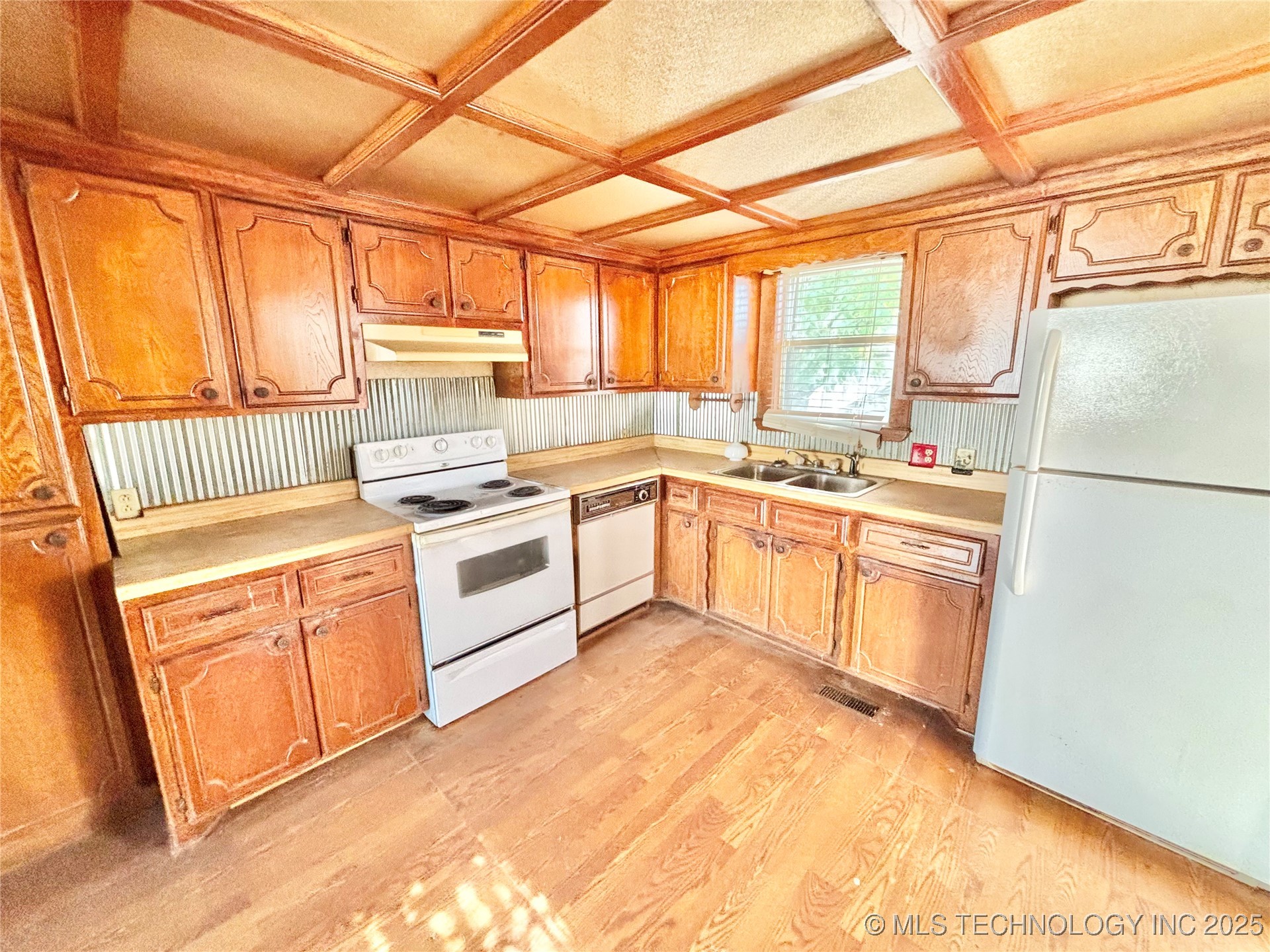 900 E Main Property Photo 6