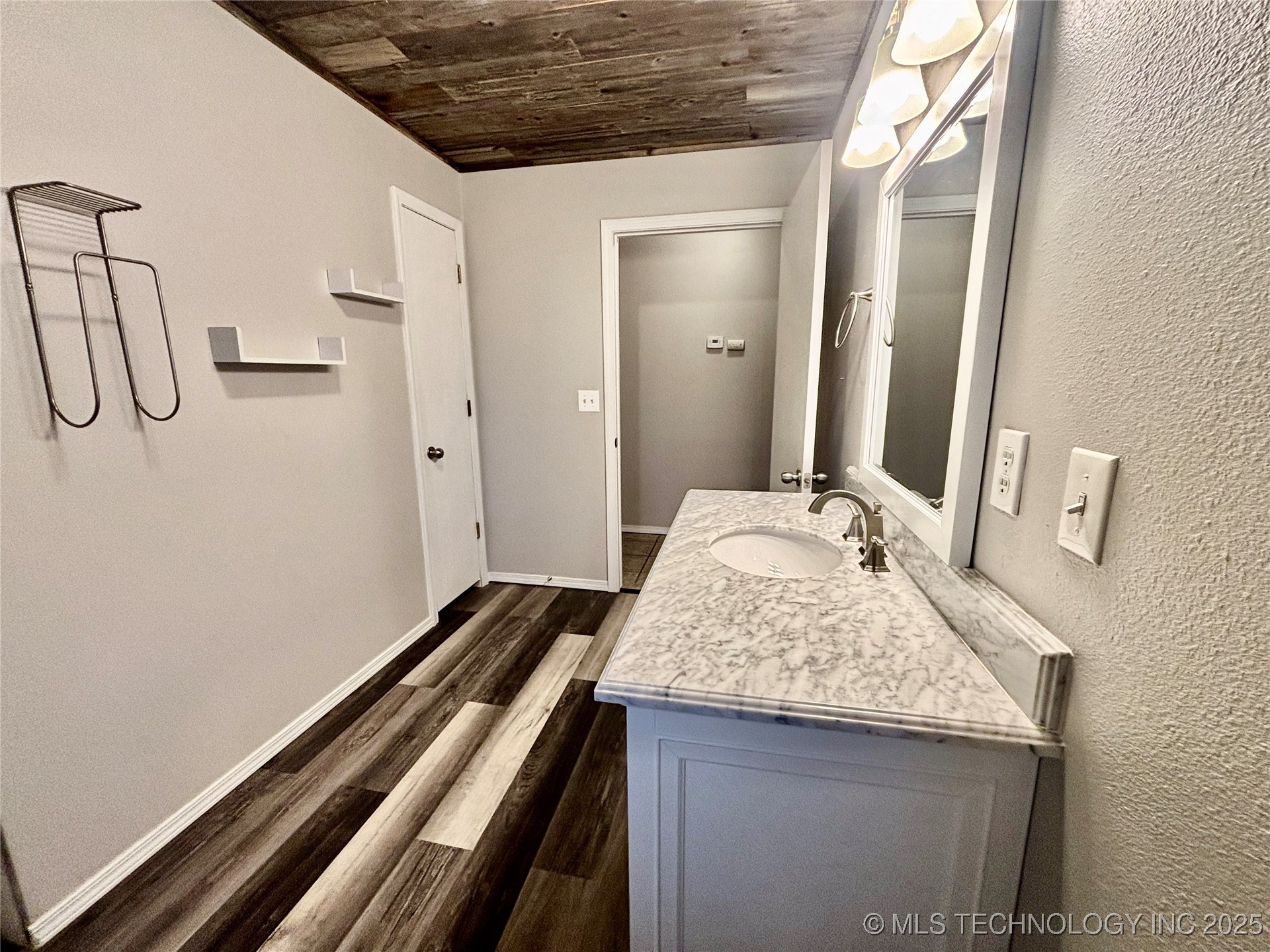 413804 E 1212 Road Property Photo 26