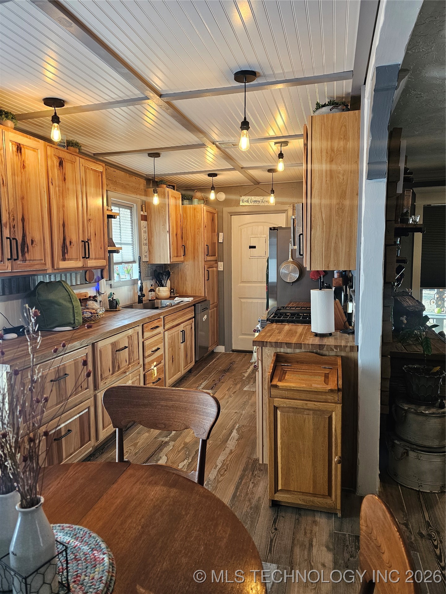 4251 Norfolk Avenue Property Photo 8