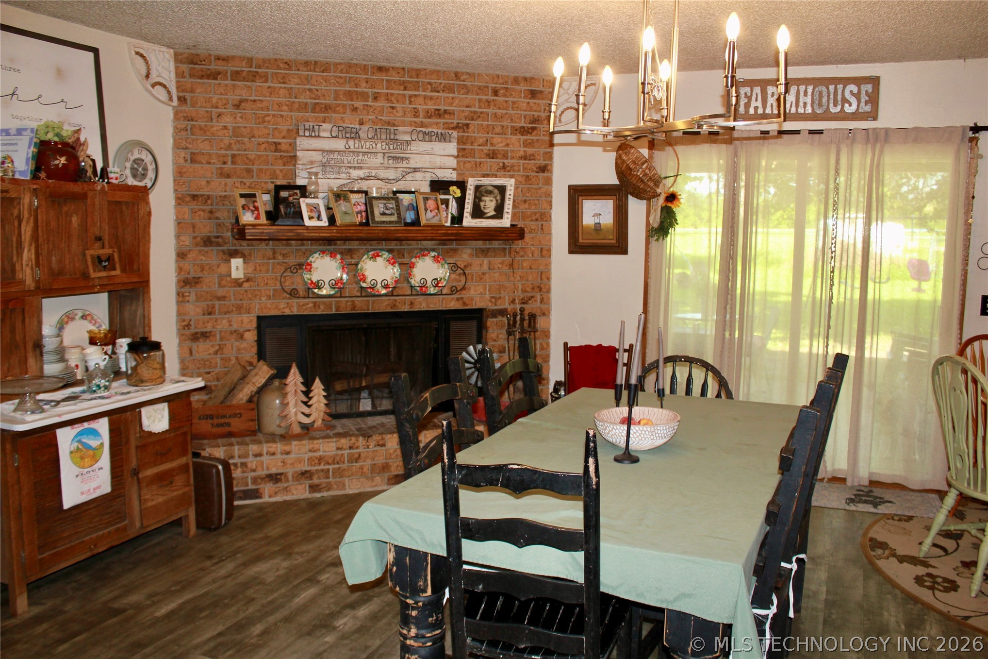107 S Day Property Photo 2