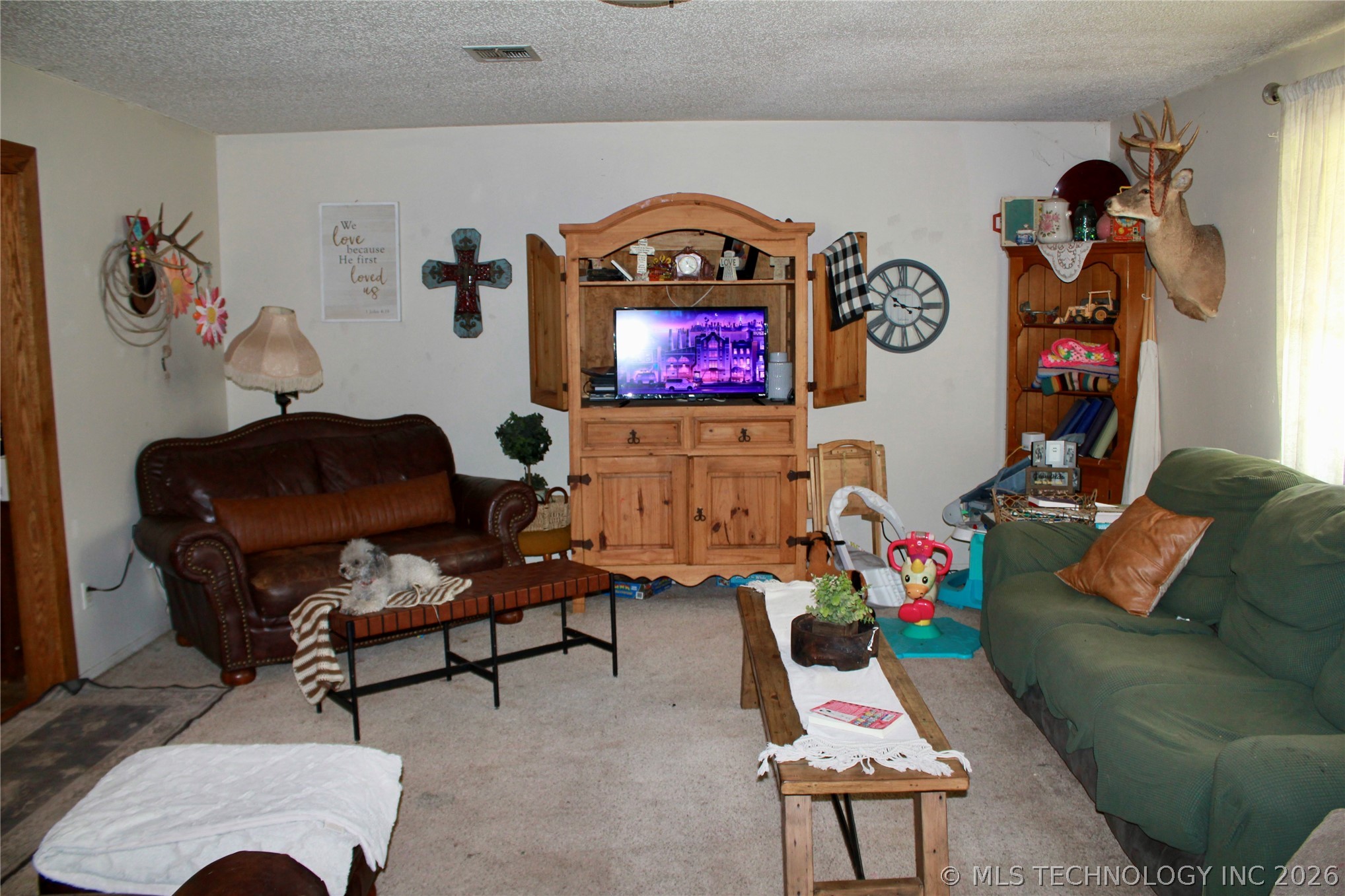 107 S Day Property Photo 5