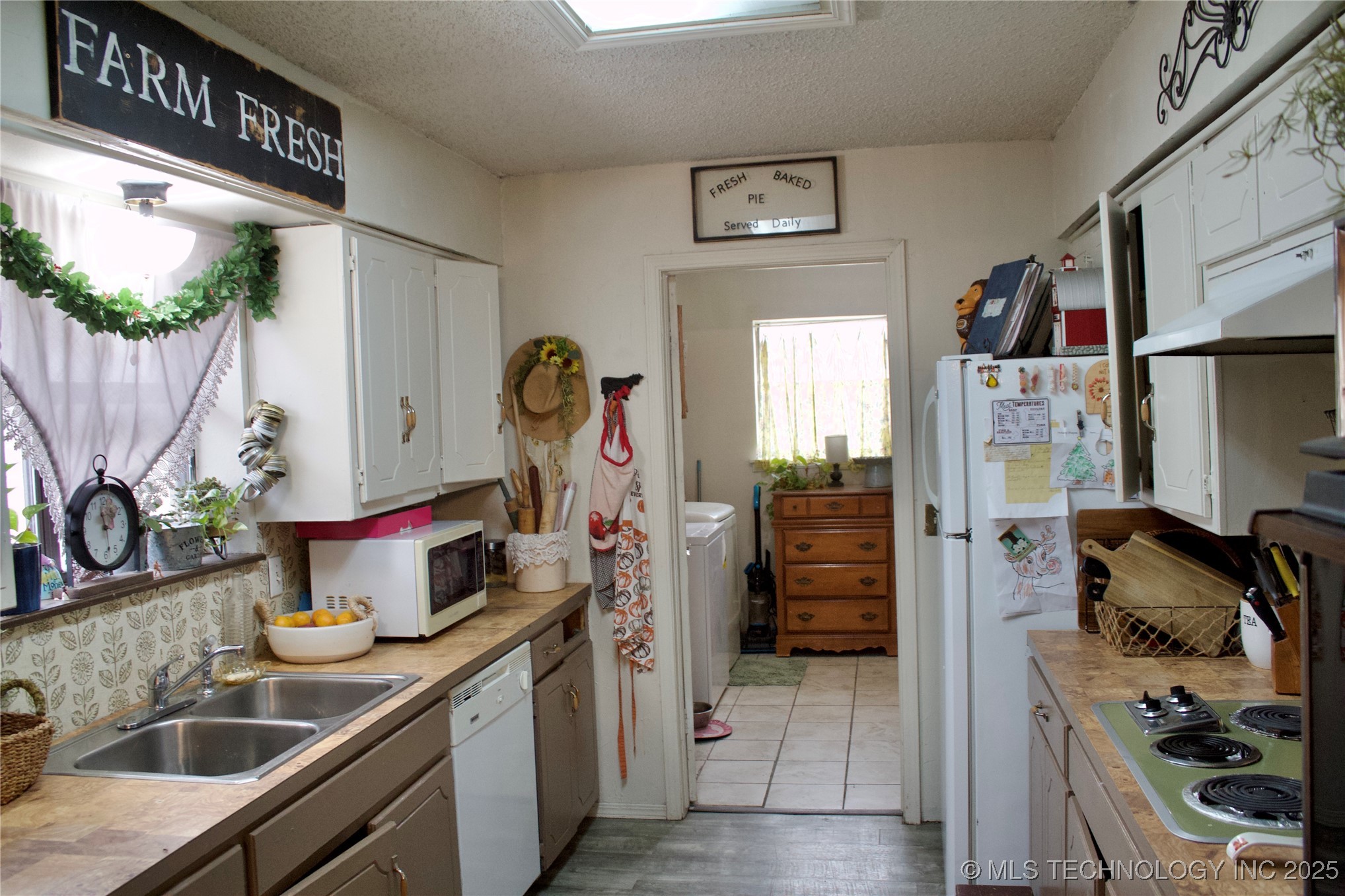 107 S Day Property Photo 15