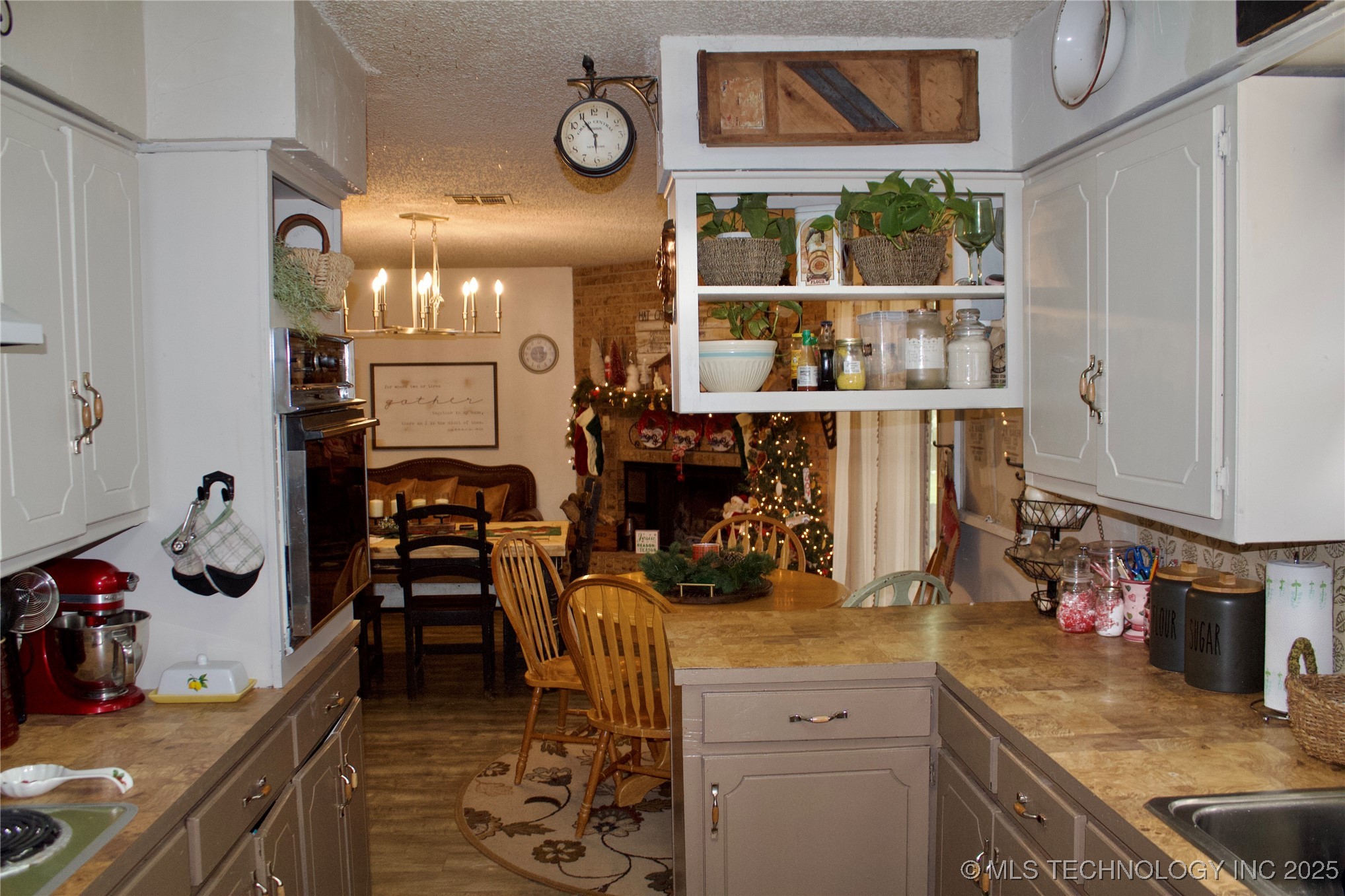 107 S Day Property Photo 16