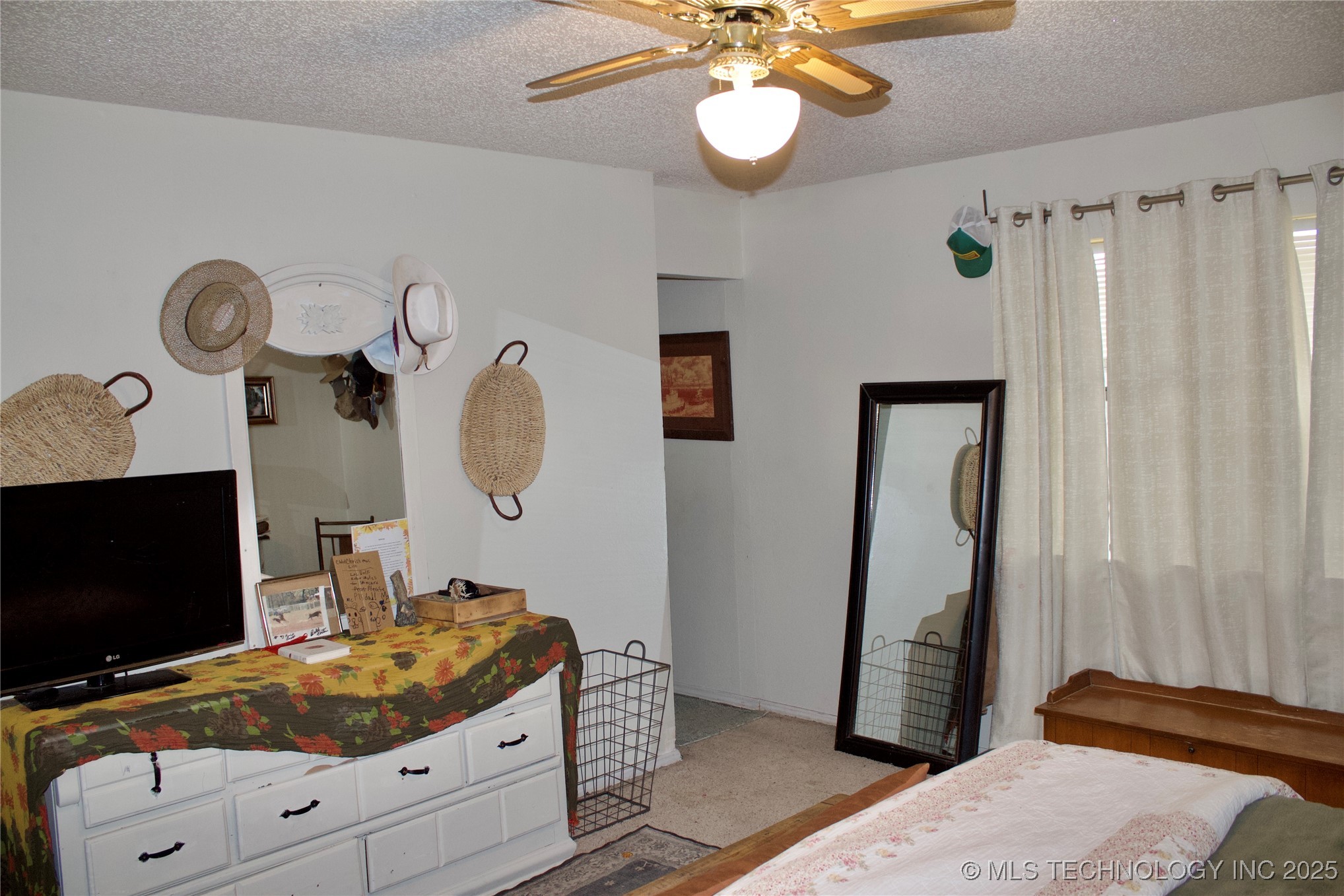 107 S Day Property Photo 24