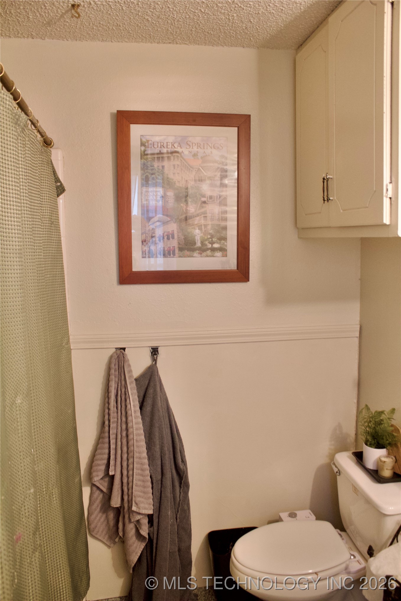 107 S Day Property Photo 26