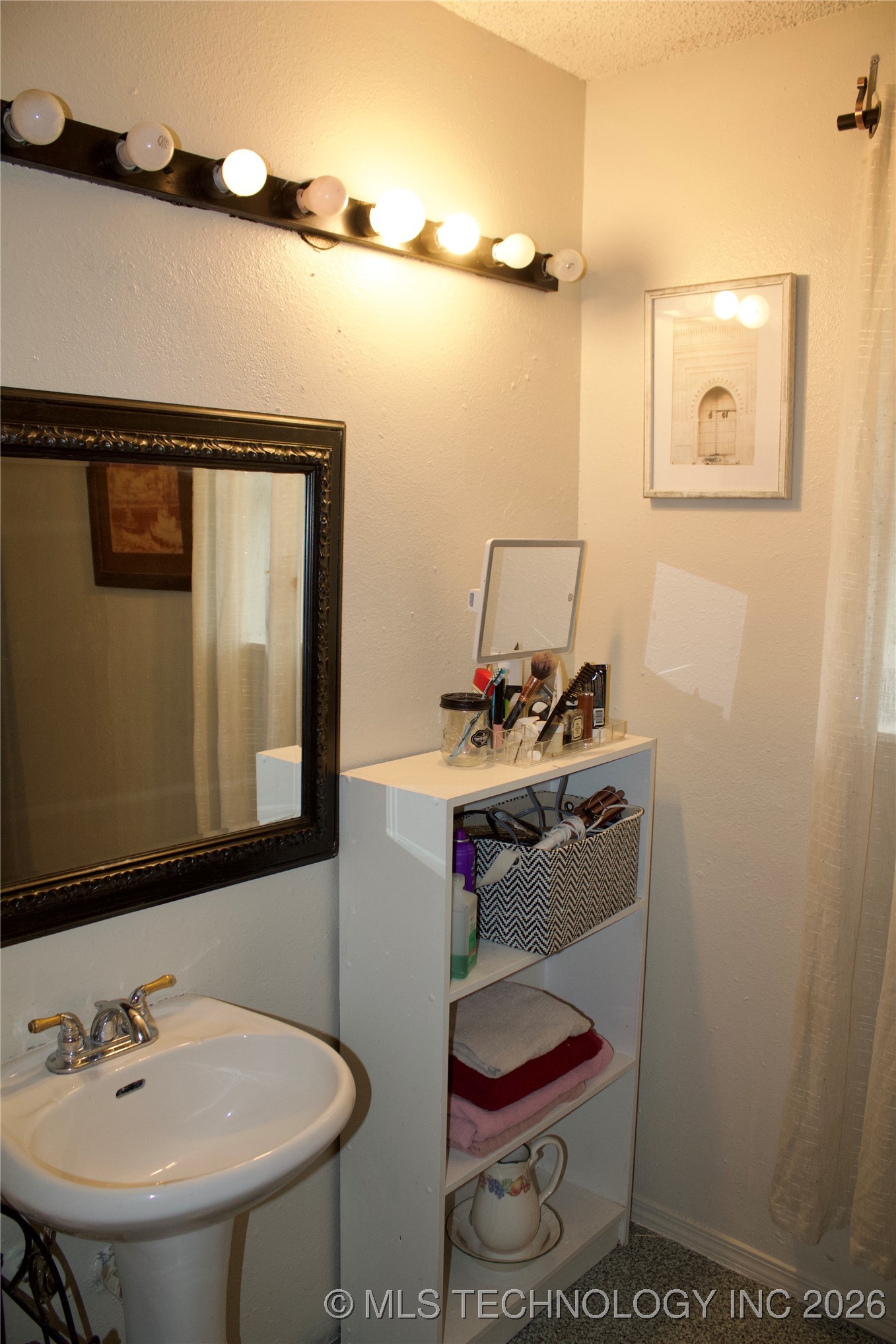 107 S Day Property Photo 27