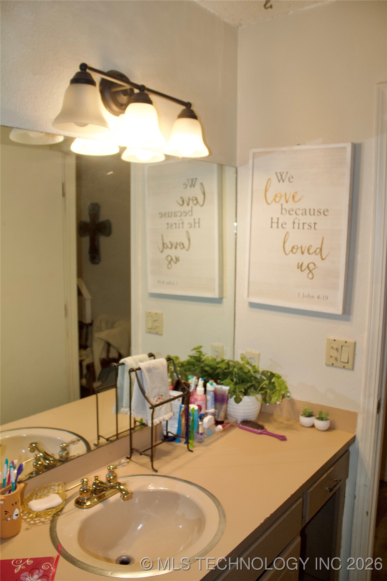 107 S Day Property Photo 31