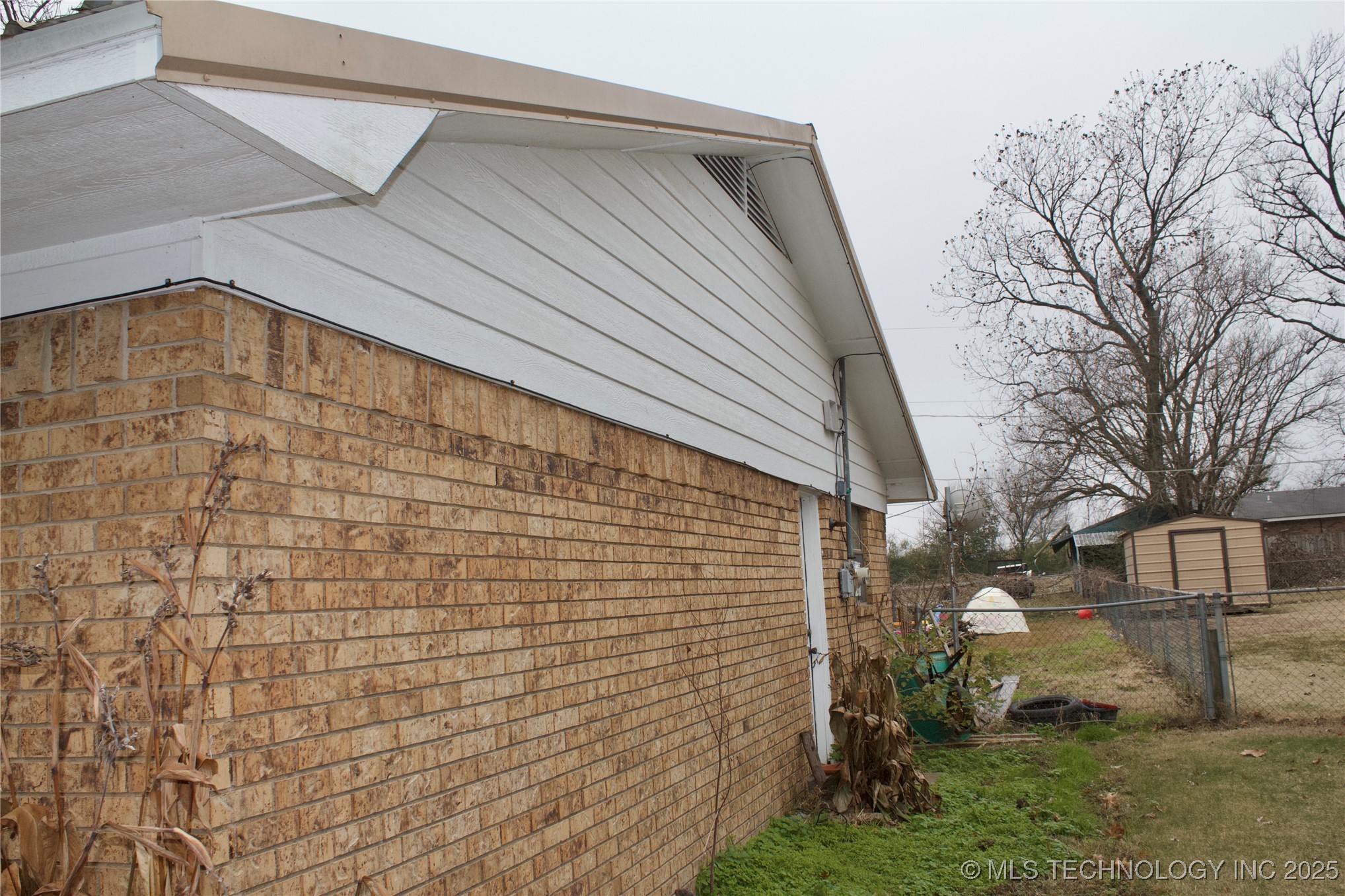 107 S Day Property Photo 35