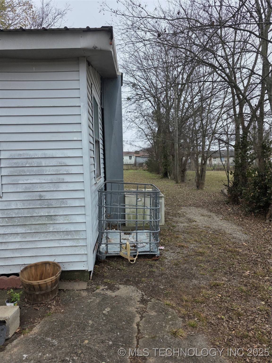 420 E Holly Street Property Photo 3