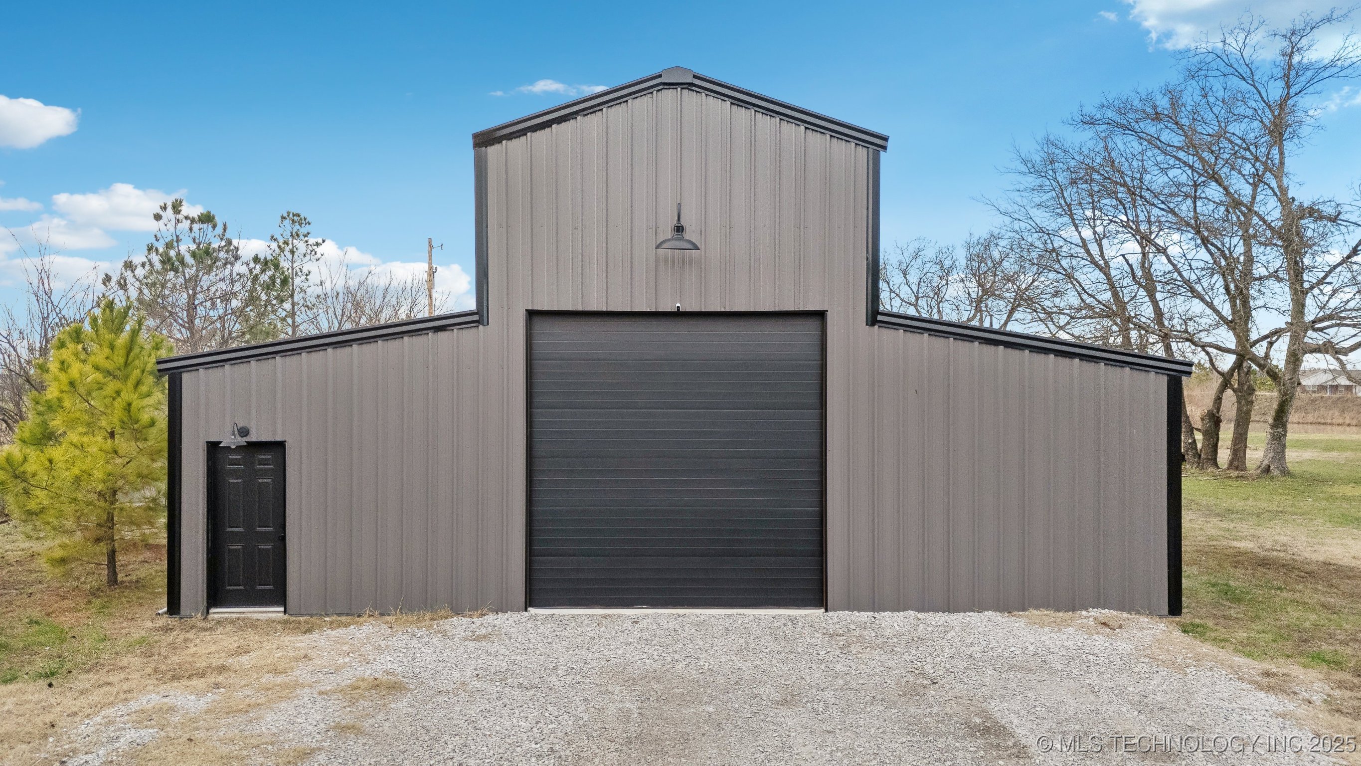 6865 Happy Camp Road Property Photo 1