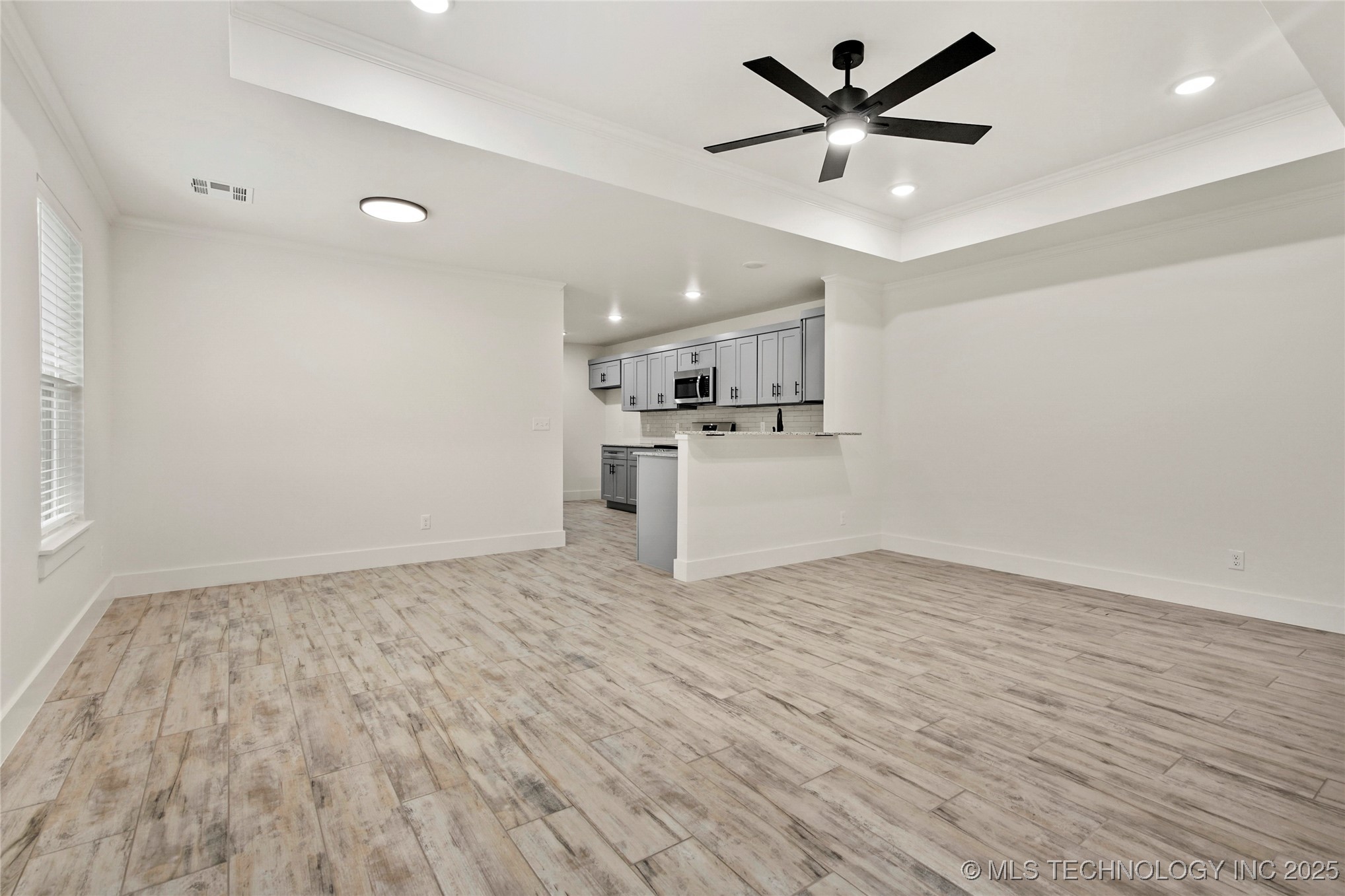 817 E 11th Street Property Photo 5