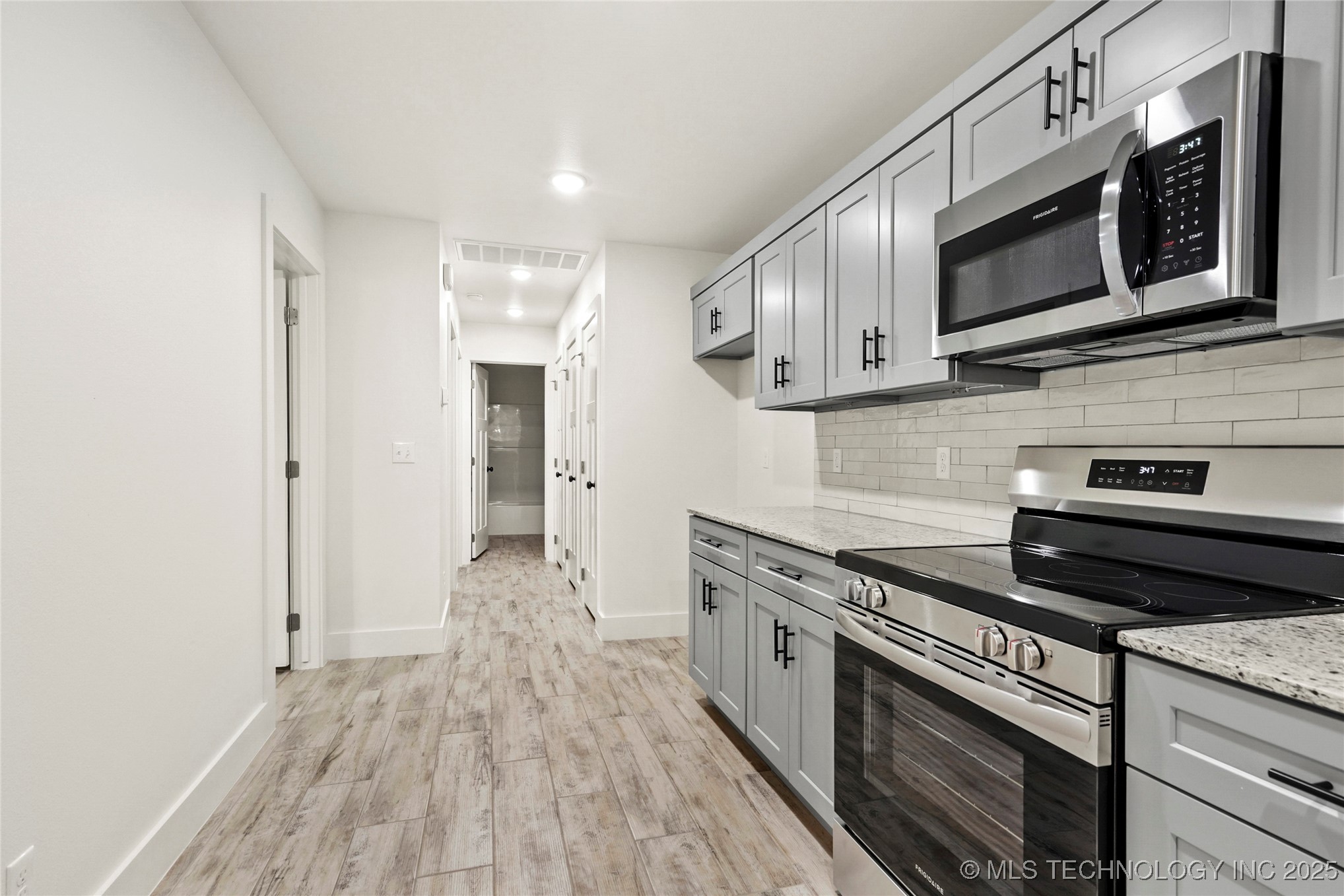 817 E 11th Street Property Photo 13