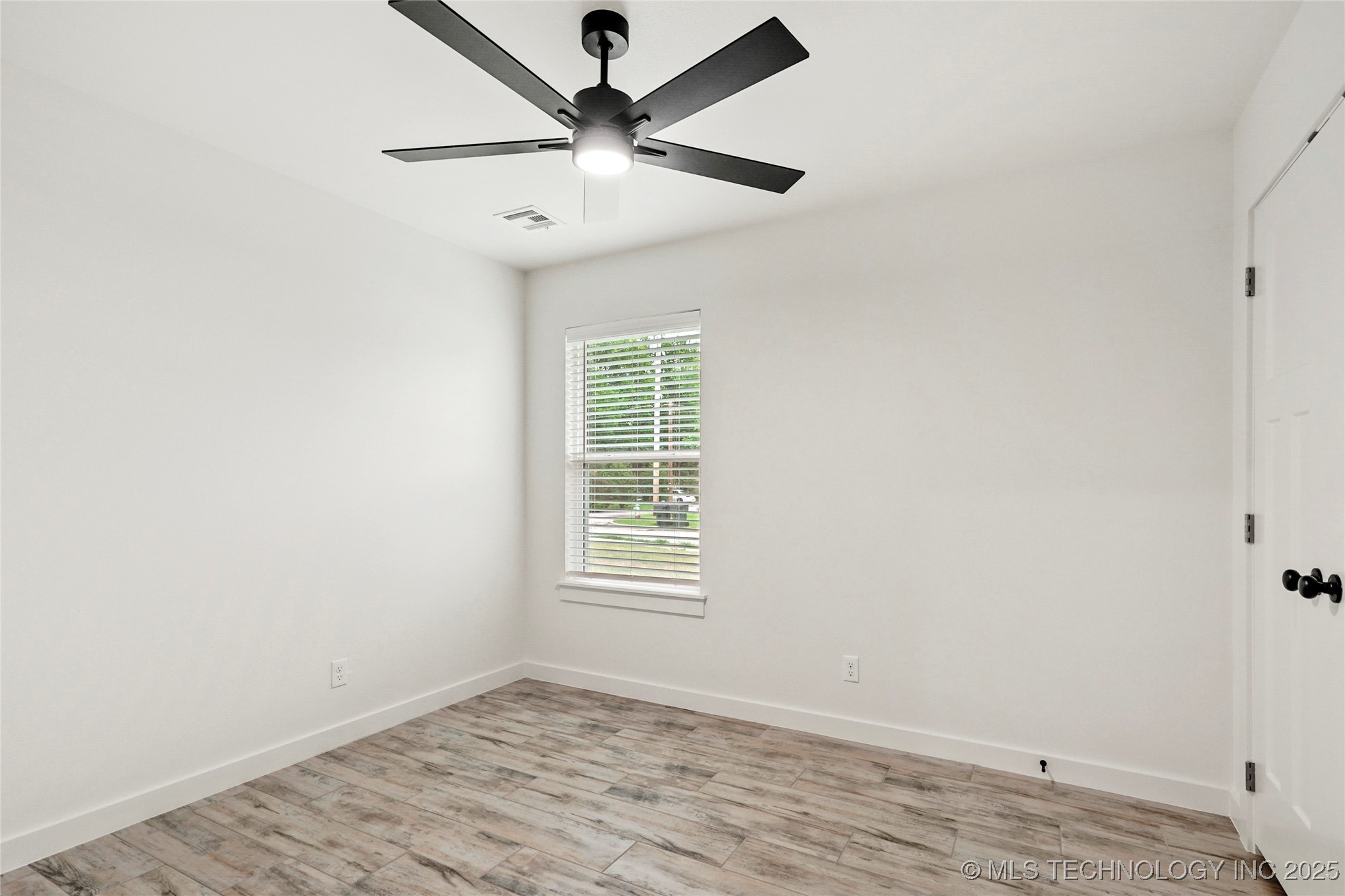 817 E 11th Street Property Photo 15