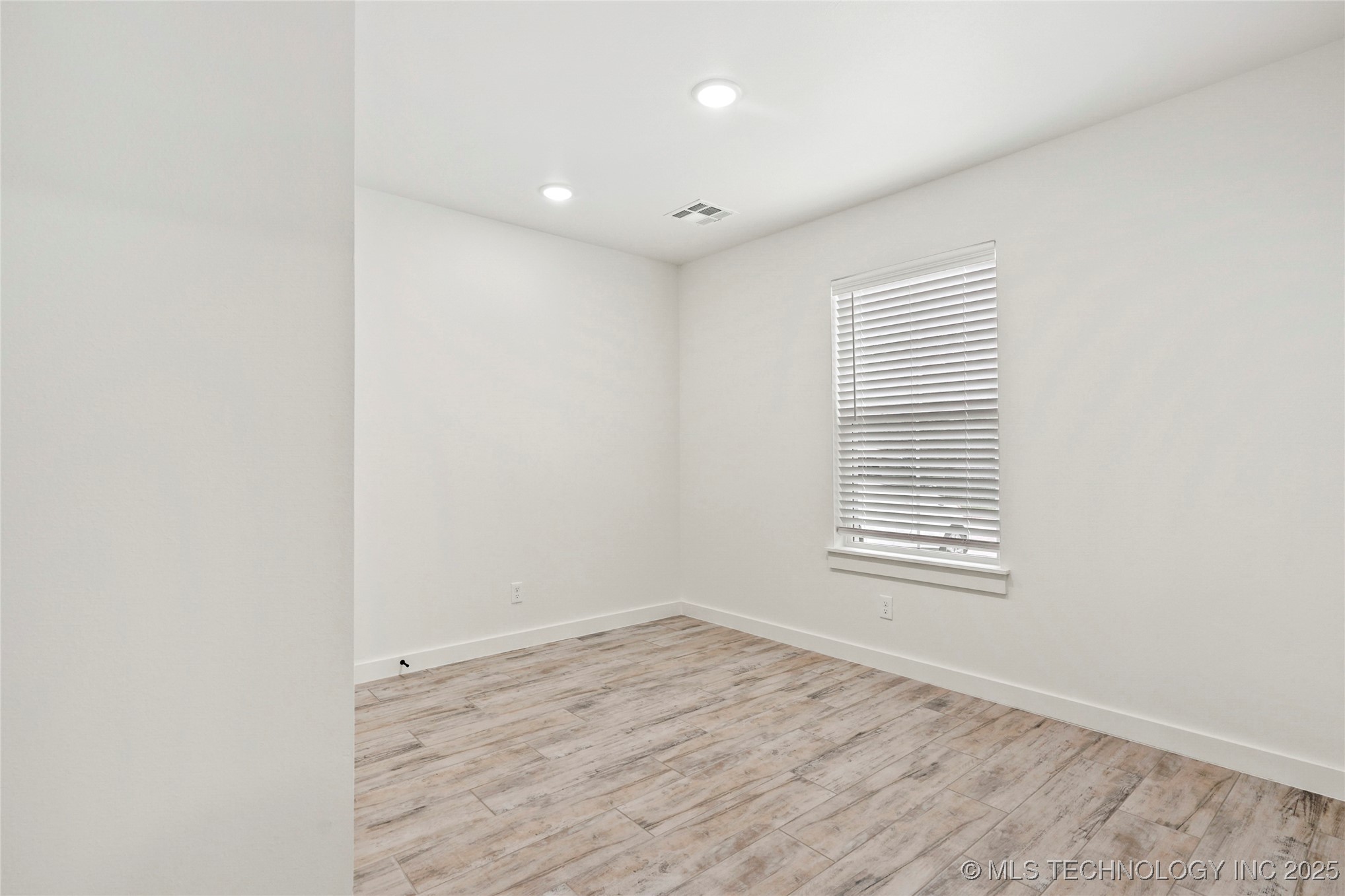 817 E 11th Street Property Photo 21