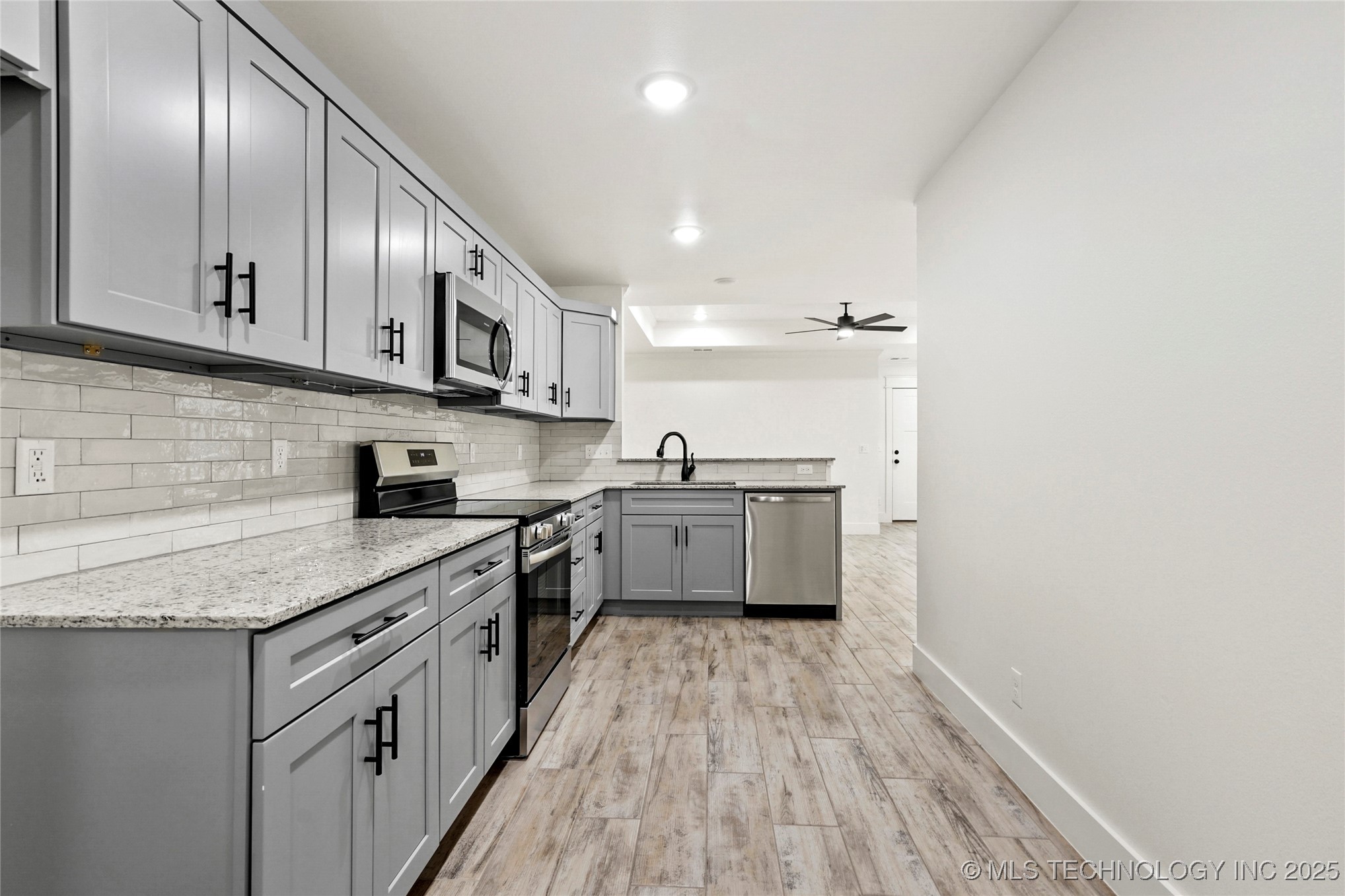 821 E 11th Street Property Photo 14