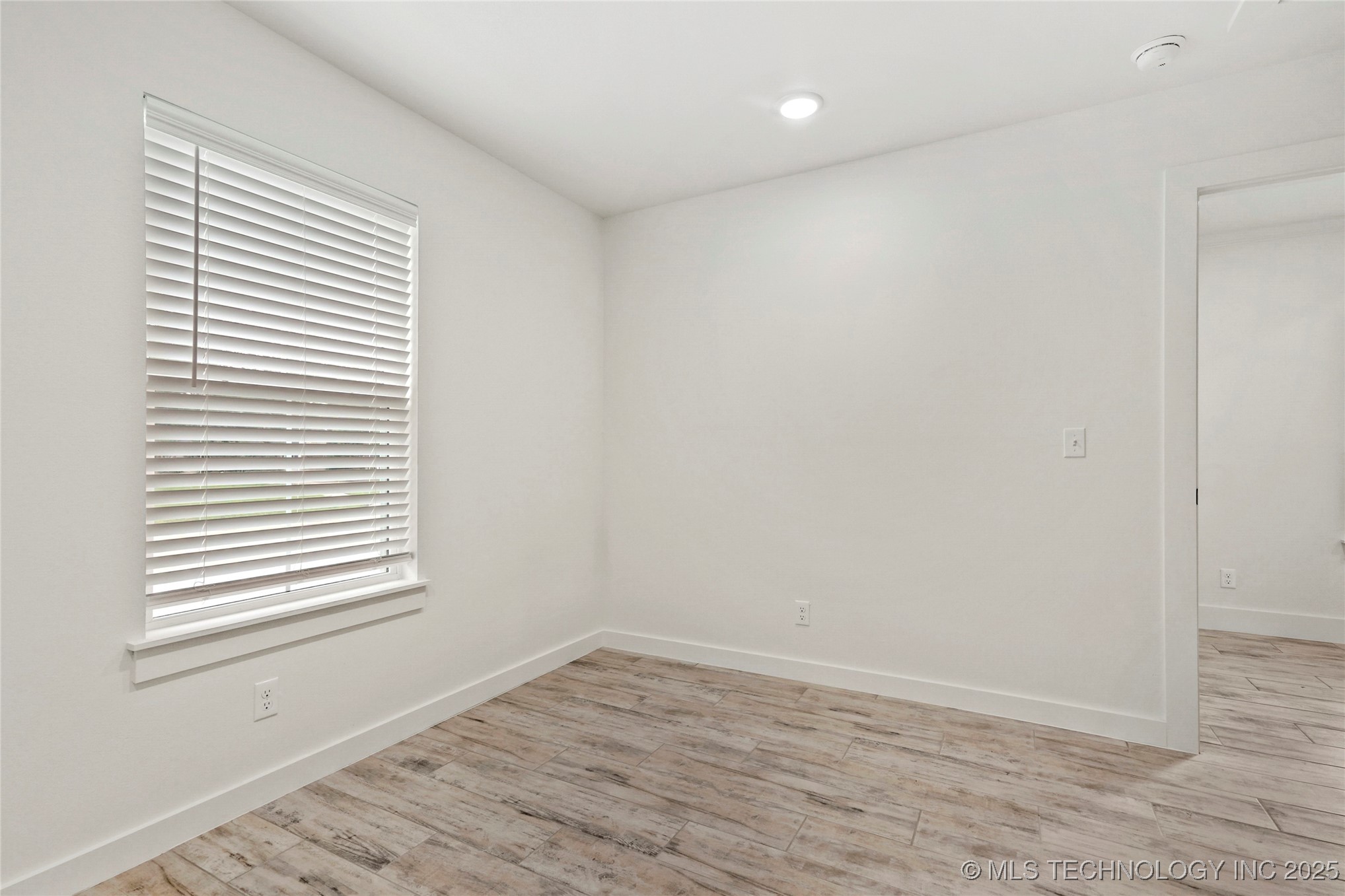 821 E 11th Street Property Photo 23