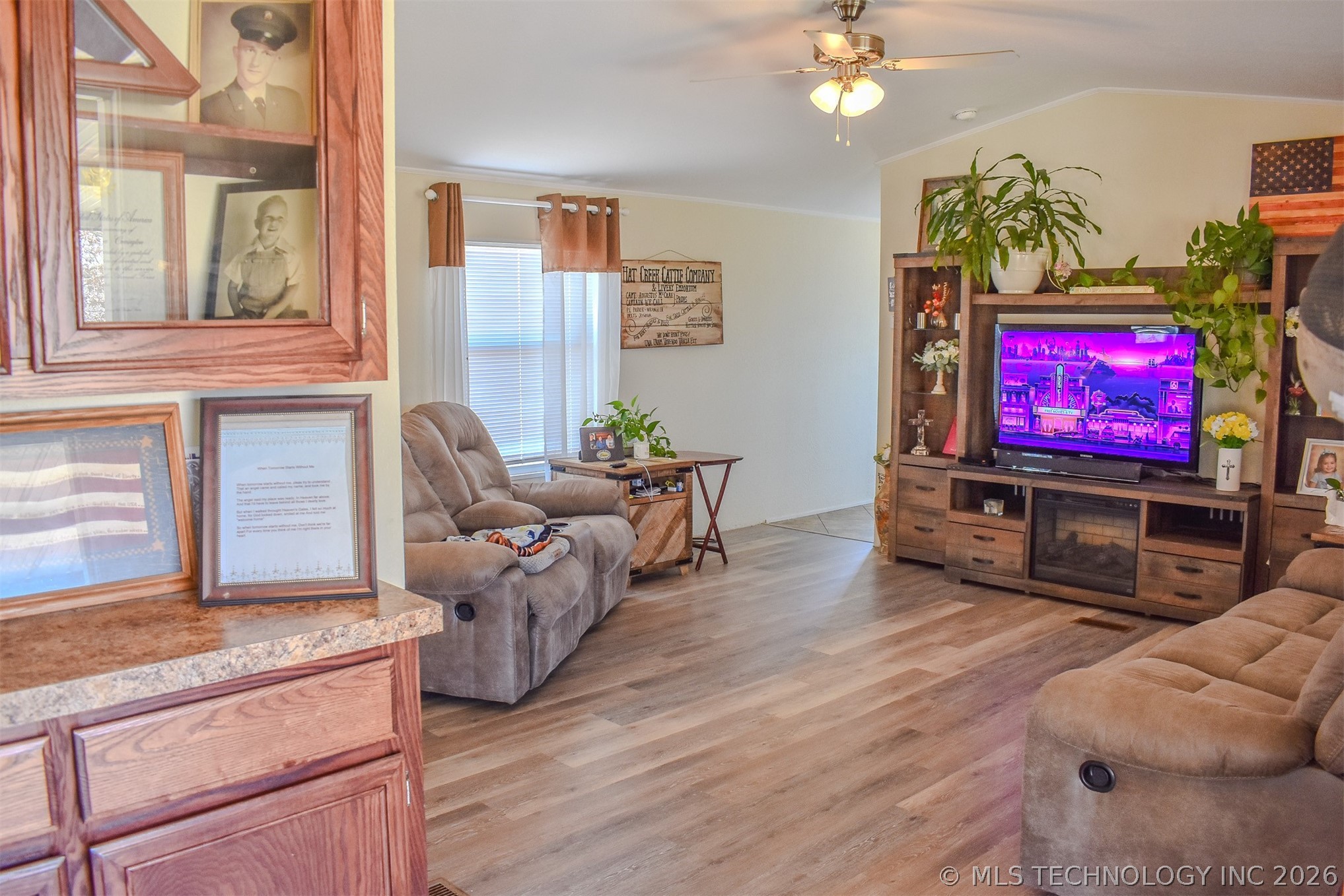 1292 E 2070 Road Property Photo 6