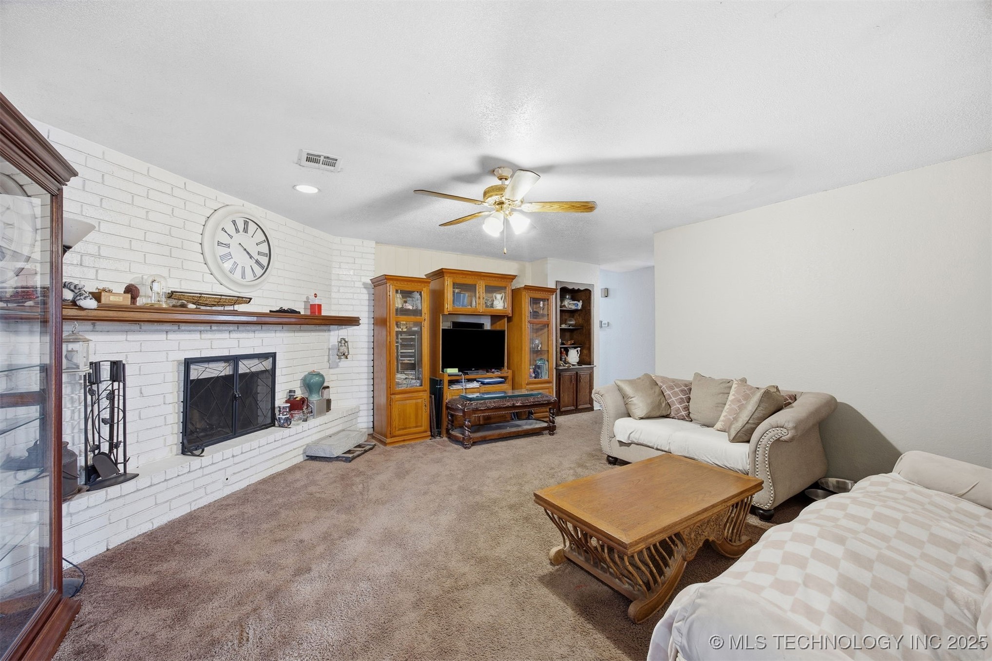 13523 E 31st Place Property Photo 6