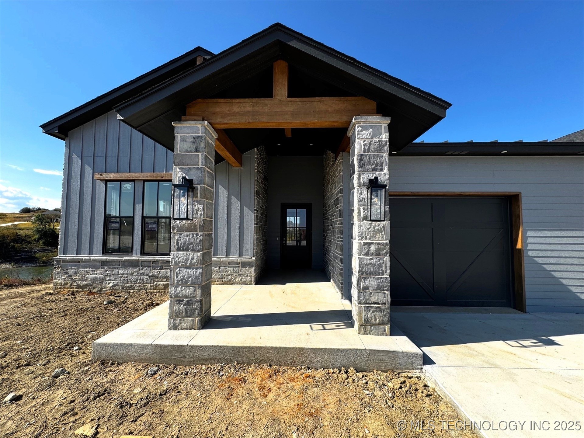 12113 Bridge Pointe Property Photo 2