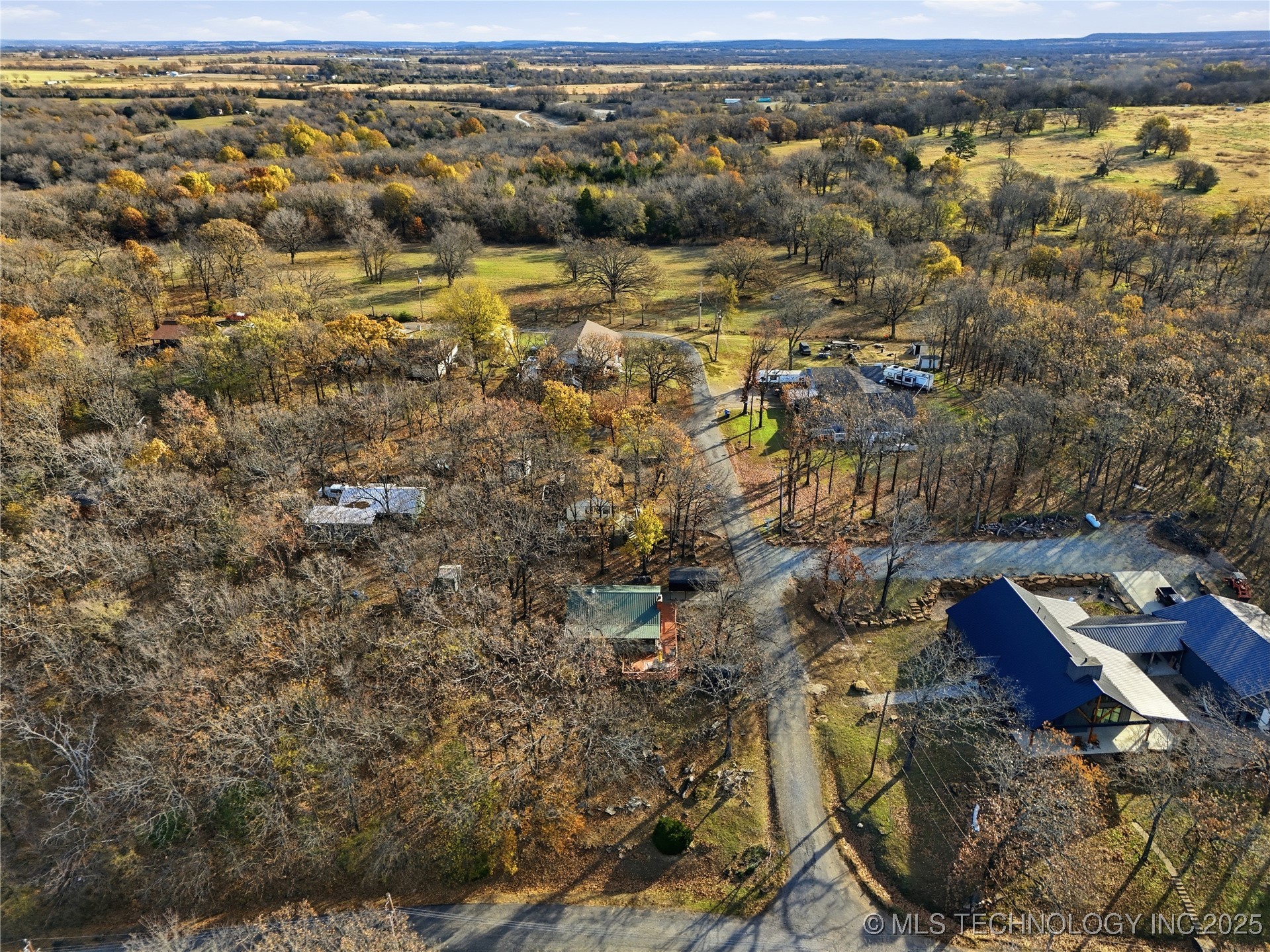 418321 E 1105 Road Property Photo 6