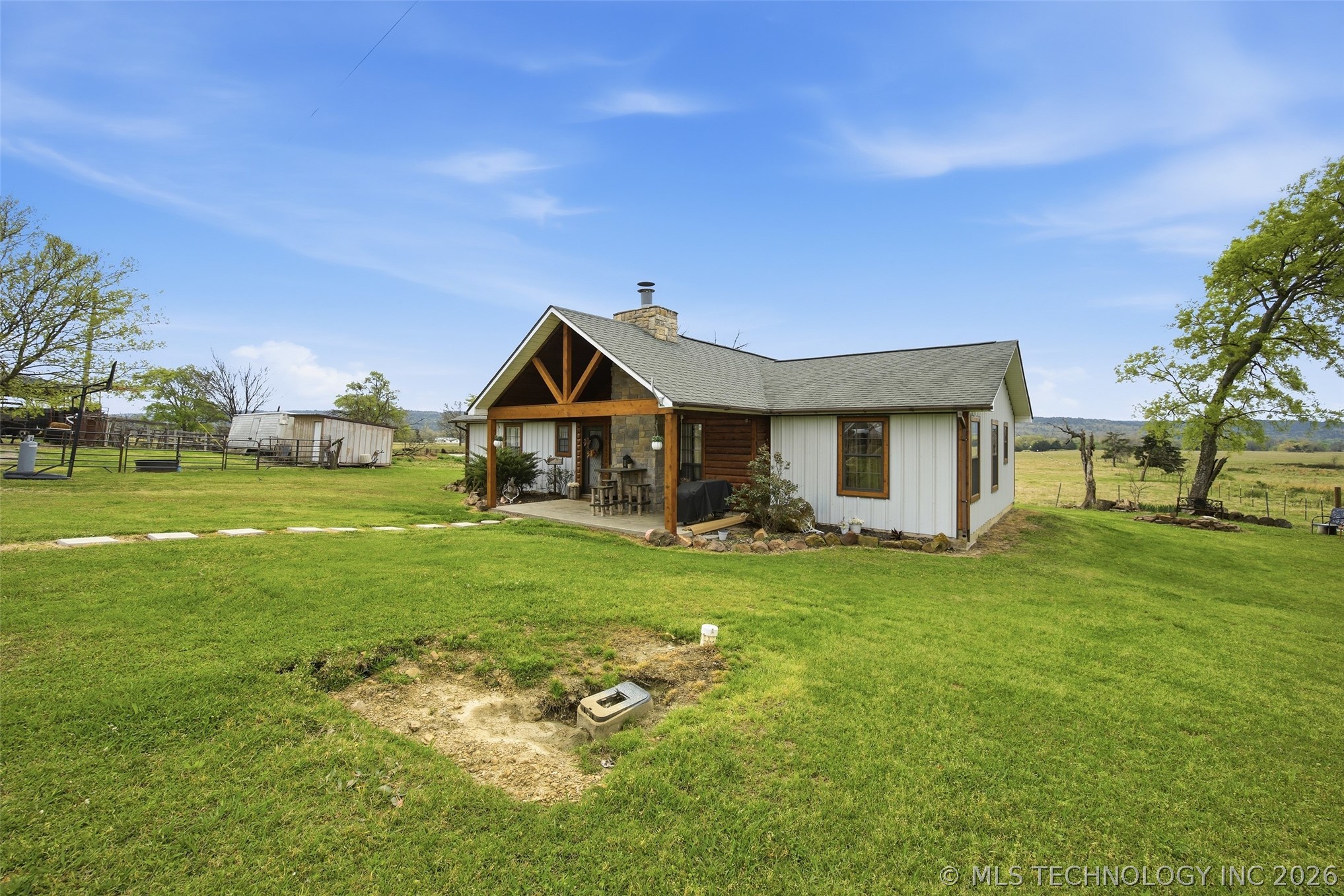 8446 E Greasy Bend Road Property Photo 1