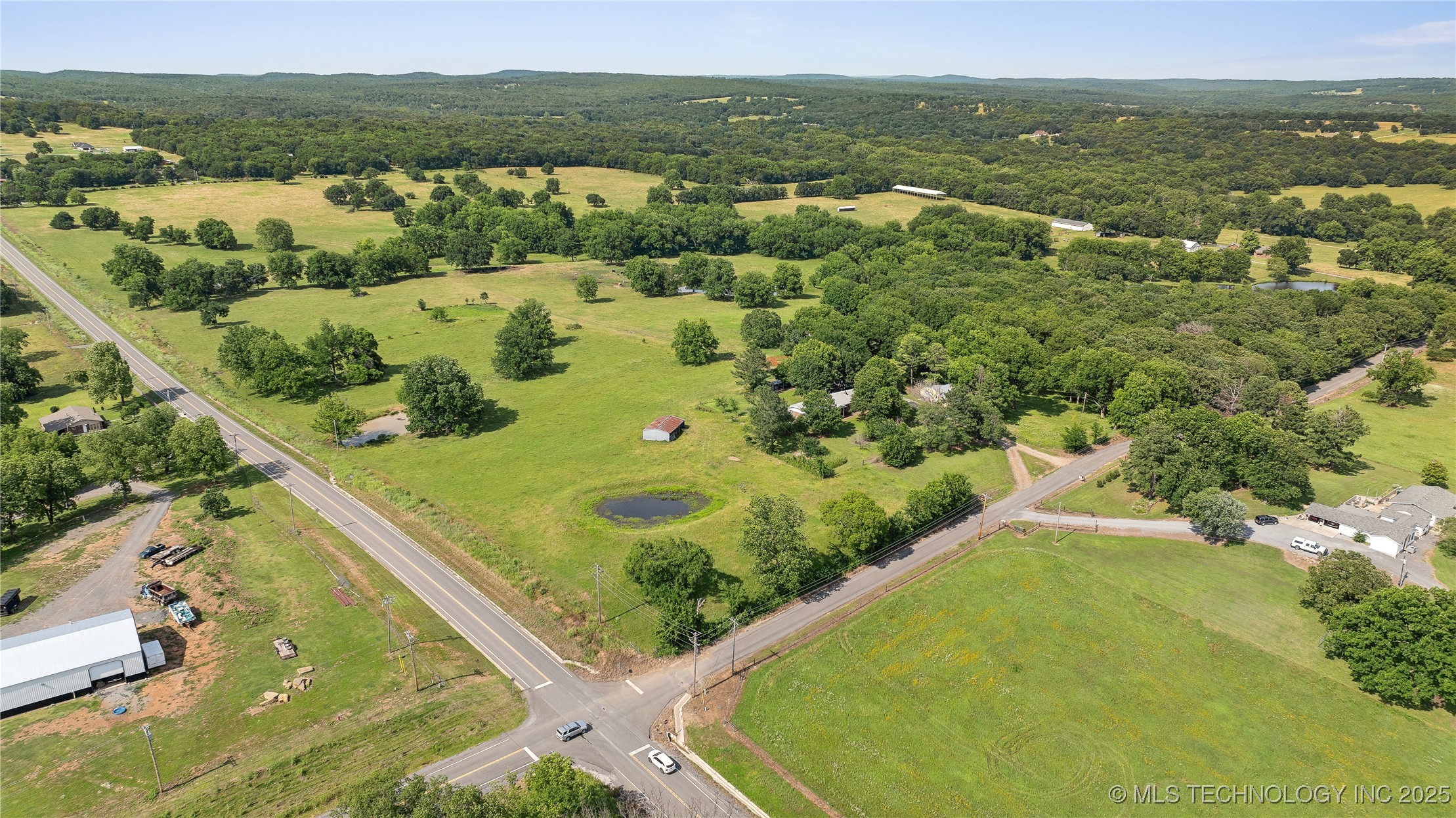 1904 N County Line Road E Property Photo 2