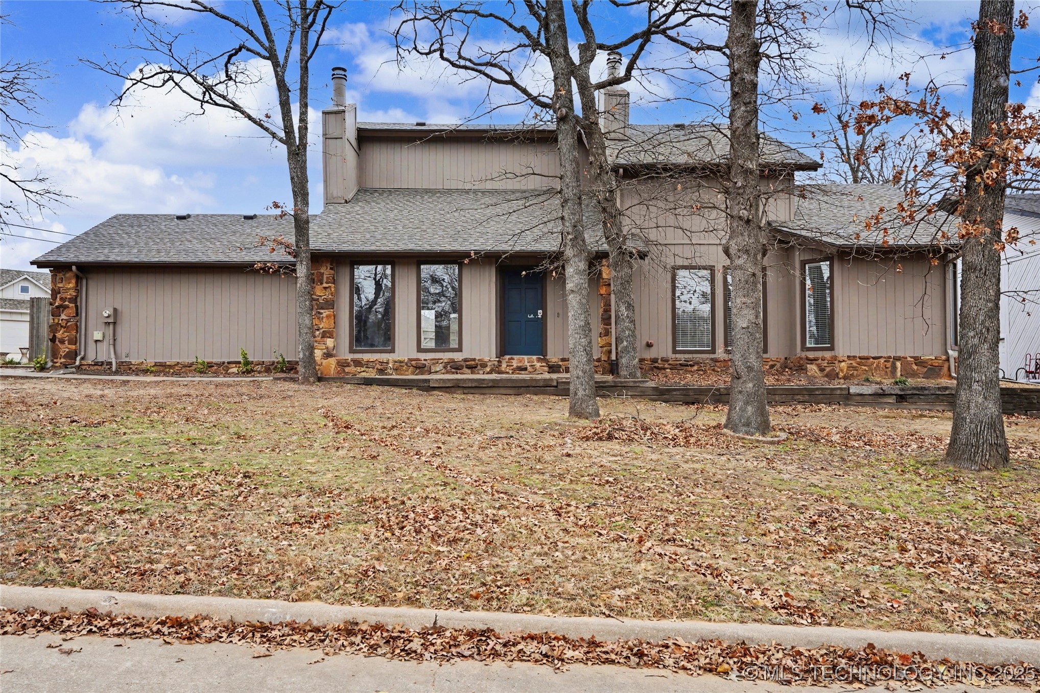 1619 E Pfendler Avenue Property Photo 1