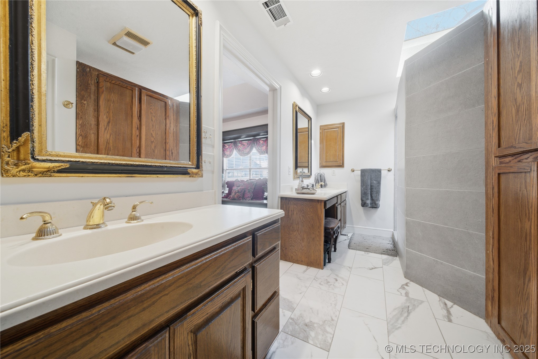11618 S 74th East Avenue Property Photo 12