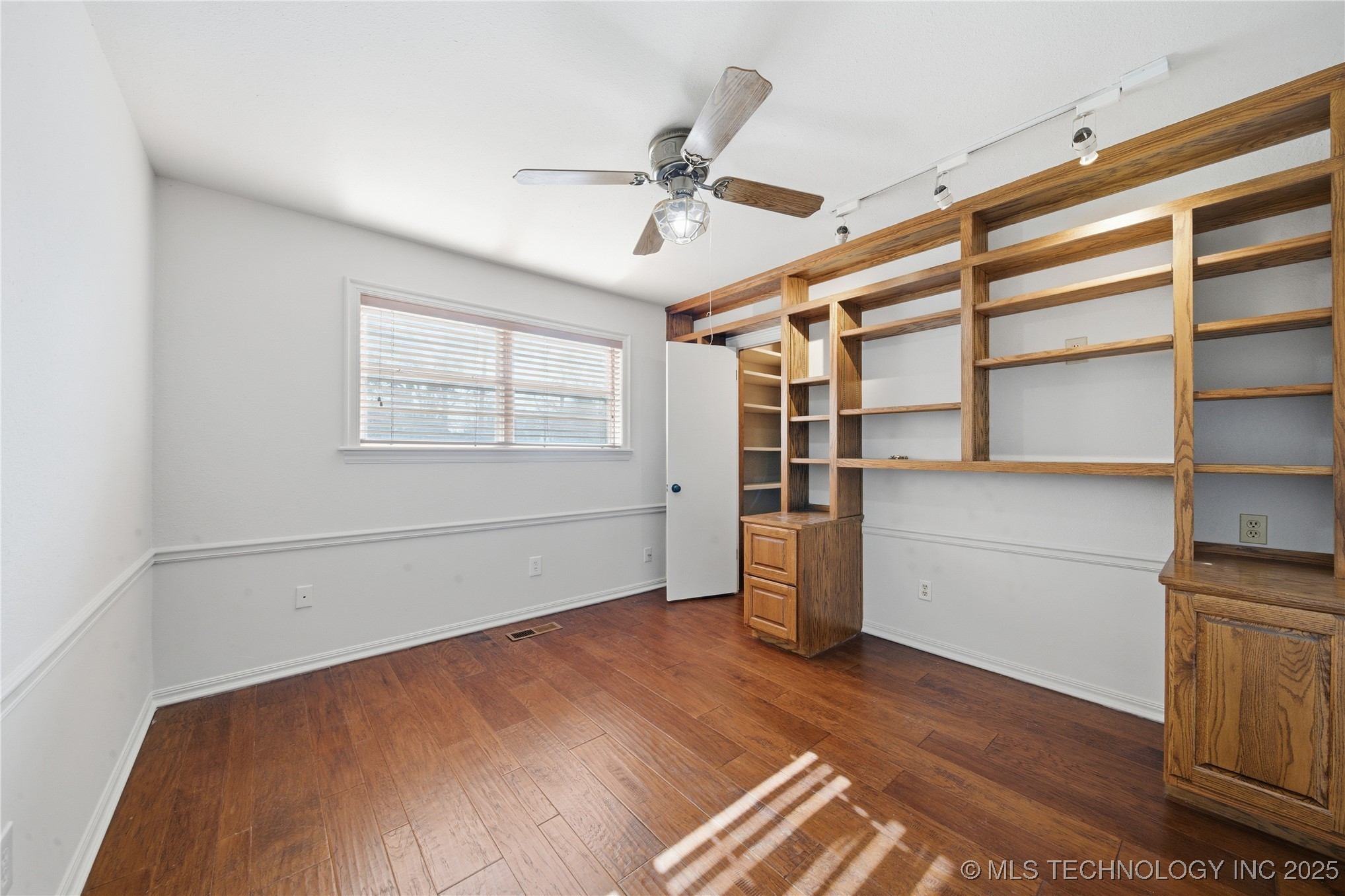 11618 S 74th East Avenue Property Photo 15
