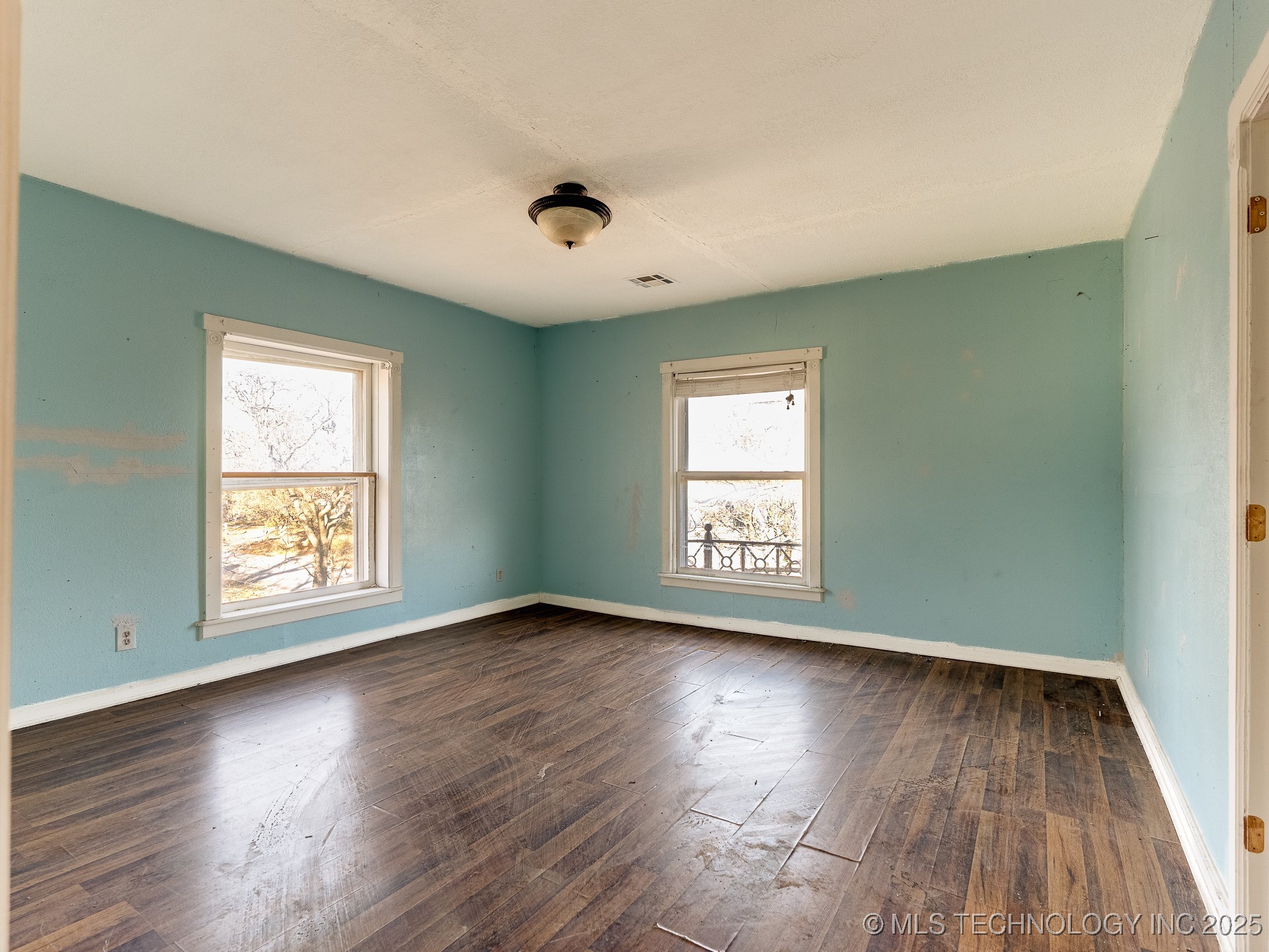 130 E 16th Street Property Photo 24